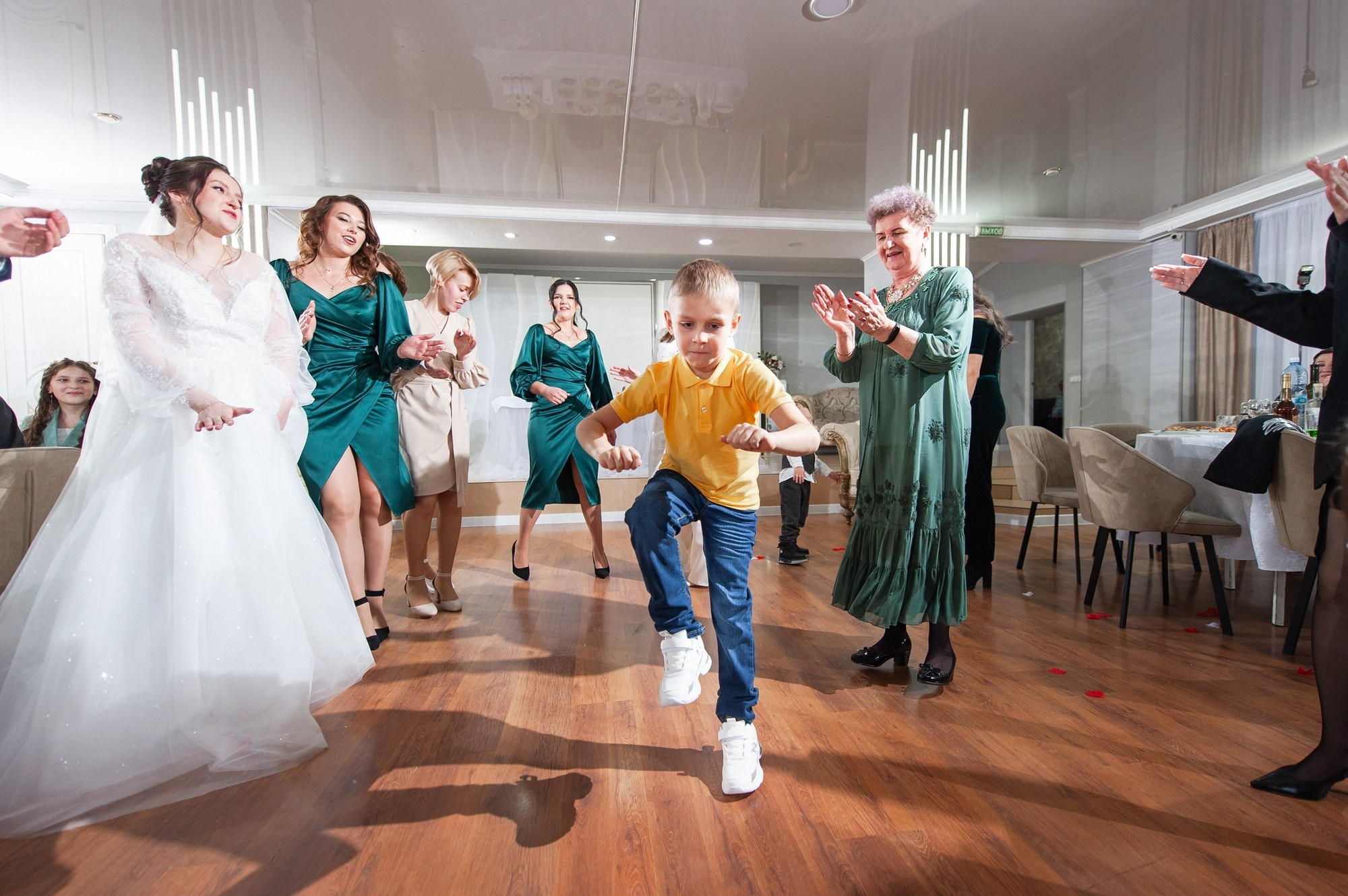 Студия и банкет. Свадебный и семейный фотограф в Омске Мормулев Михаил