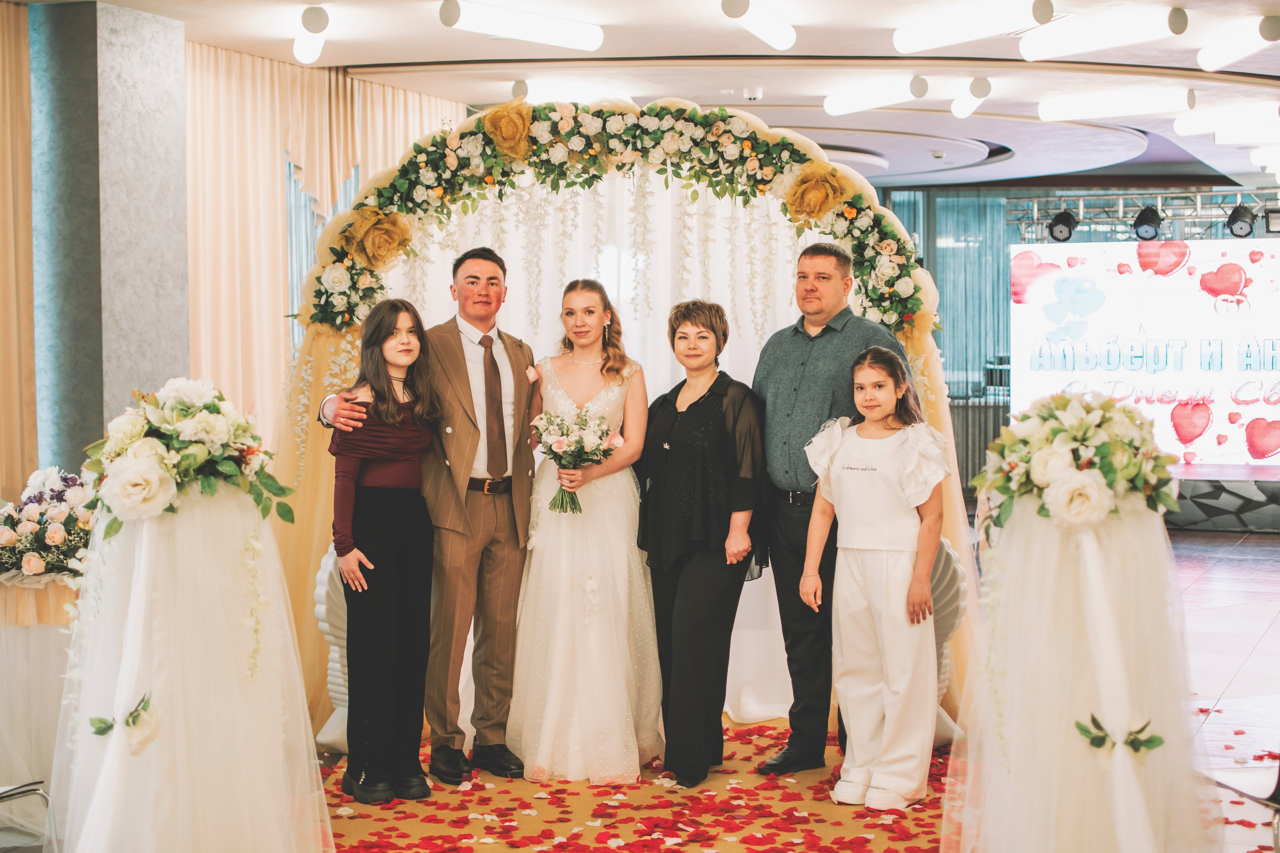 Альберт и Анастасия (Студийная фотосессия, роспись в ДК Нефтяник + фотосессия с гостями). Семейный и свадебный фотограф Губкинский и Ставрополь