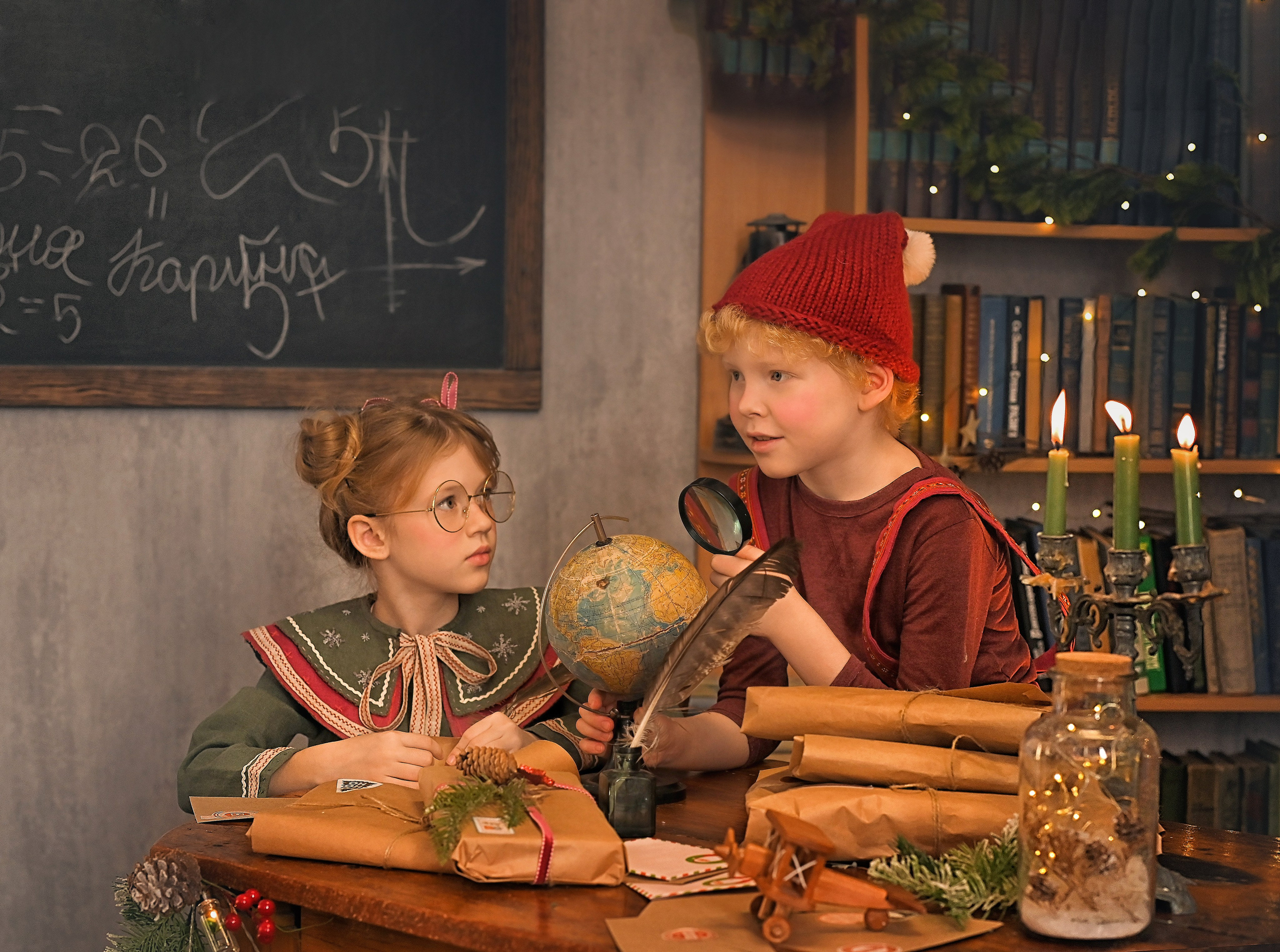 Добрые волшебники готовят новогодние подарки. Фотографы крещения/венчания  Красноярск Татьяна и Вячеслав Переваловы