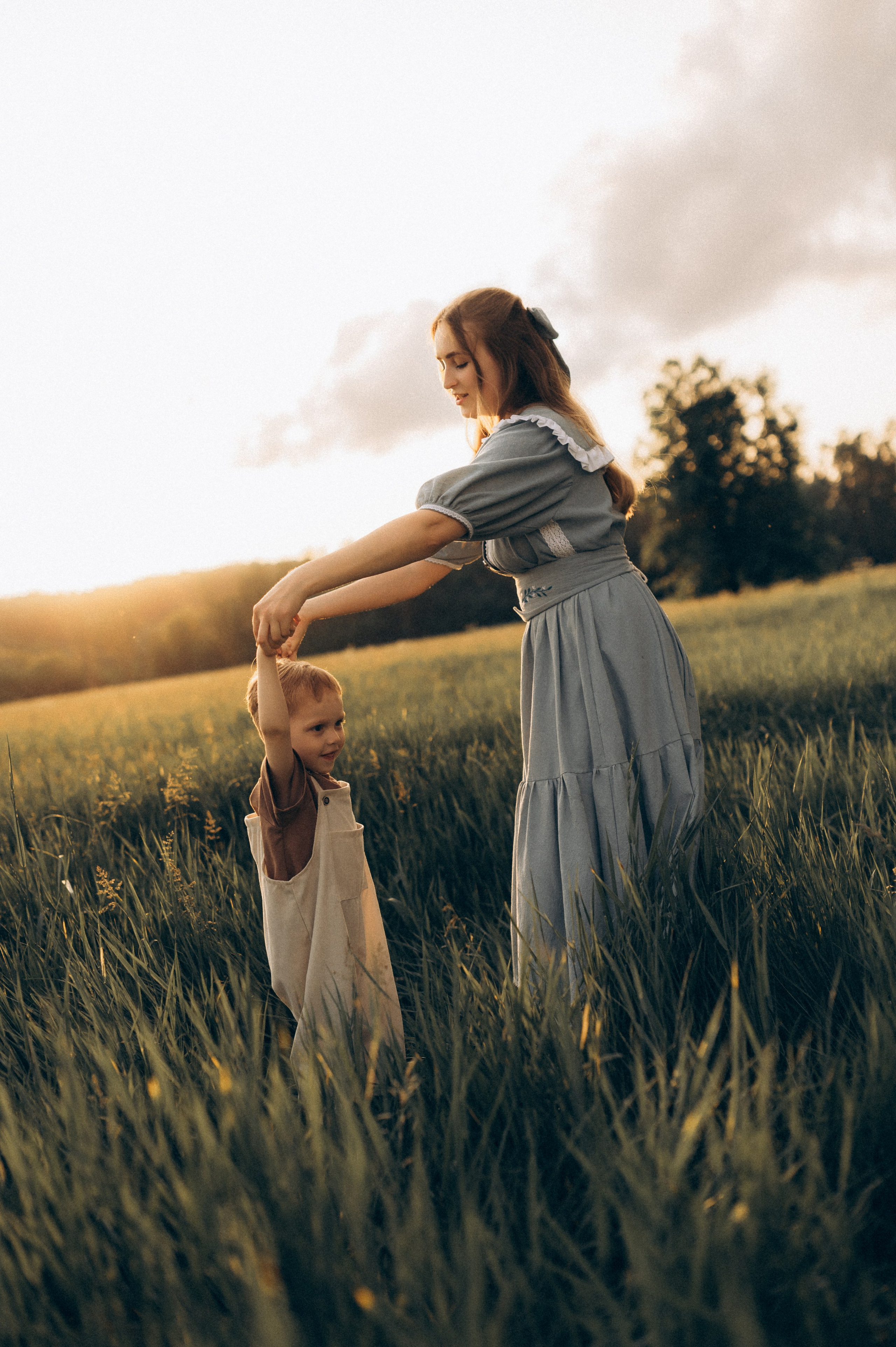 Фотосессия на природе мамы и сына. Фотограф Алексин, Тула