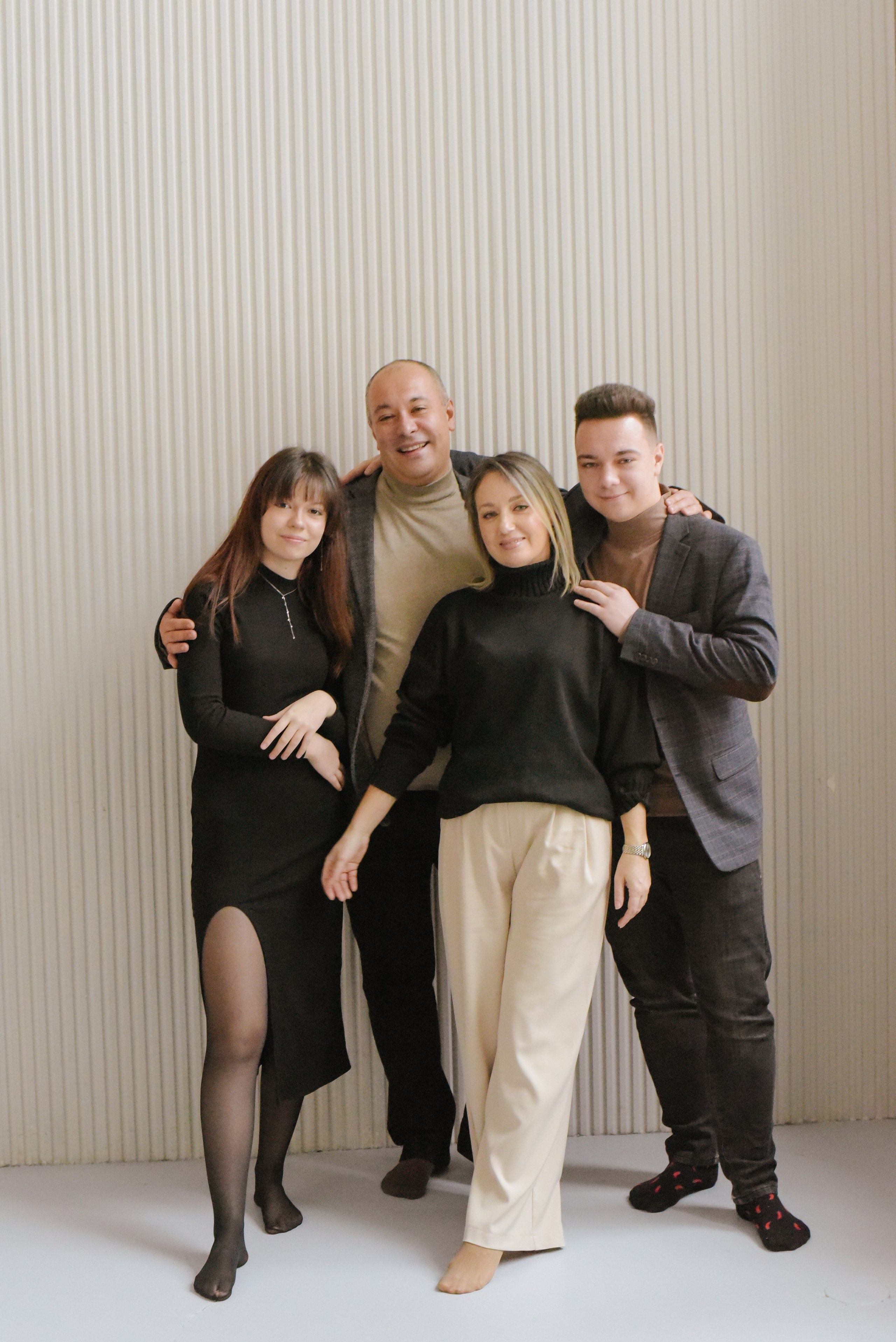 Молодые родители и взрослые дети. Фотограф Лола Волна, город Москва