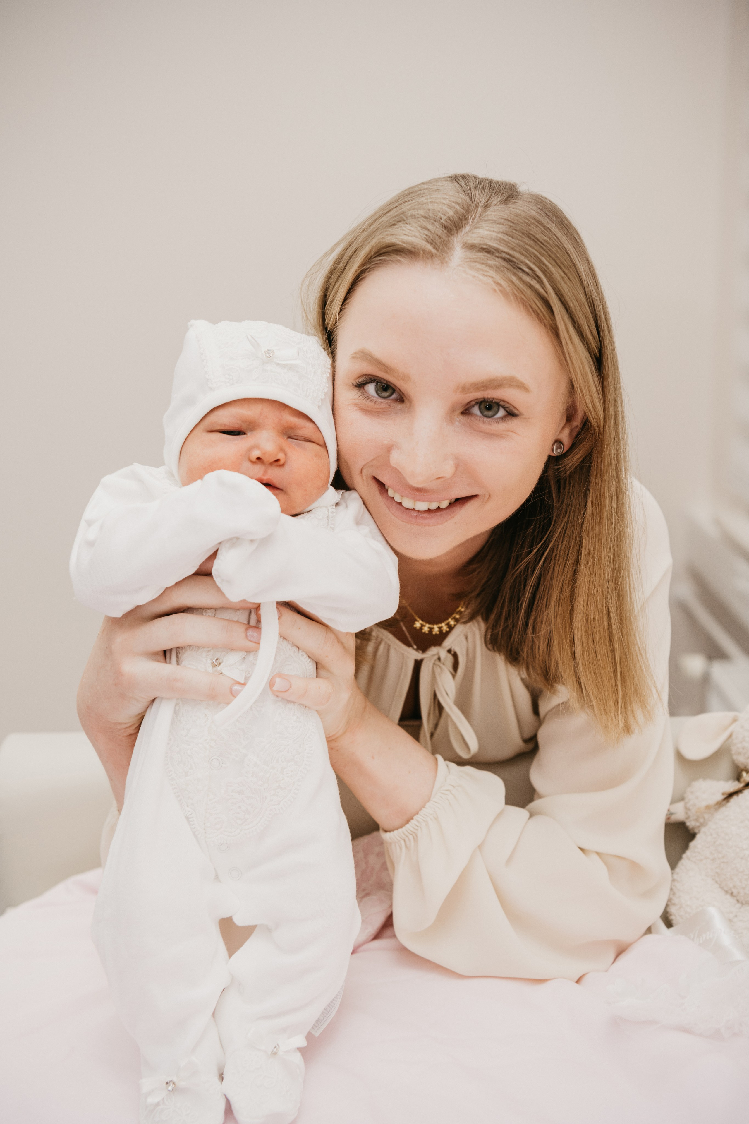 Выписка Виктории. Мать и дитя. Фотограф на выписку из роддома в Москве и МО