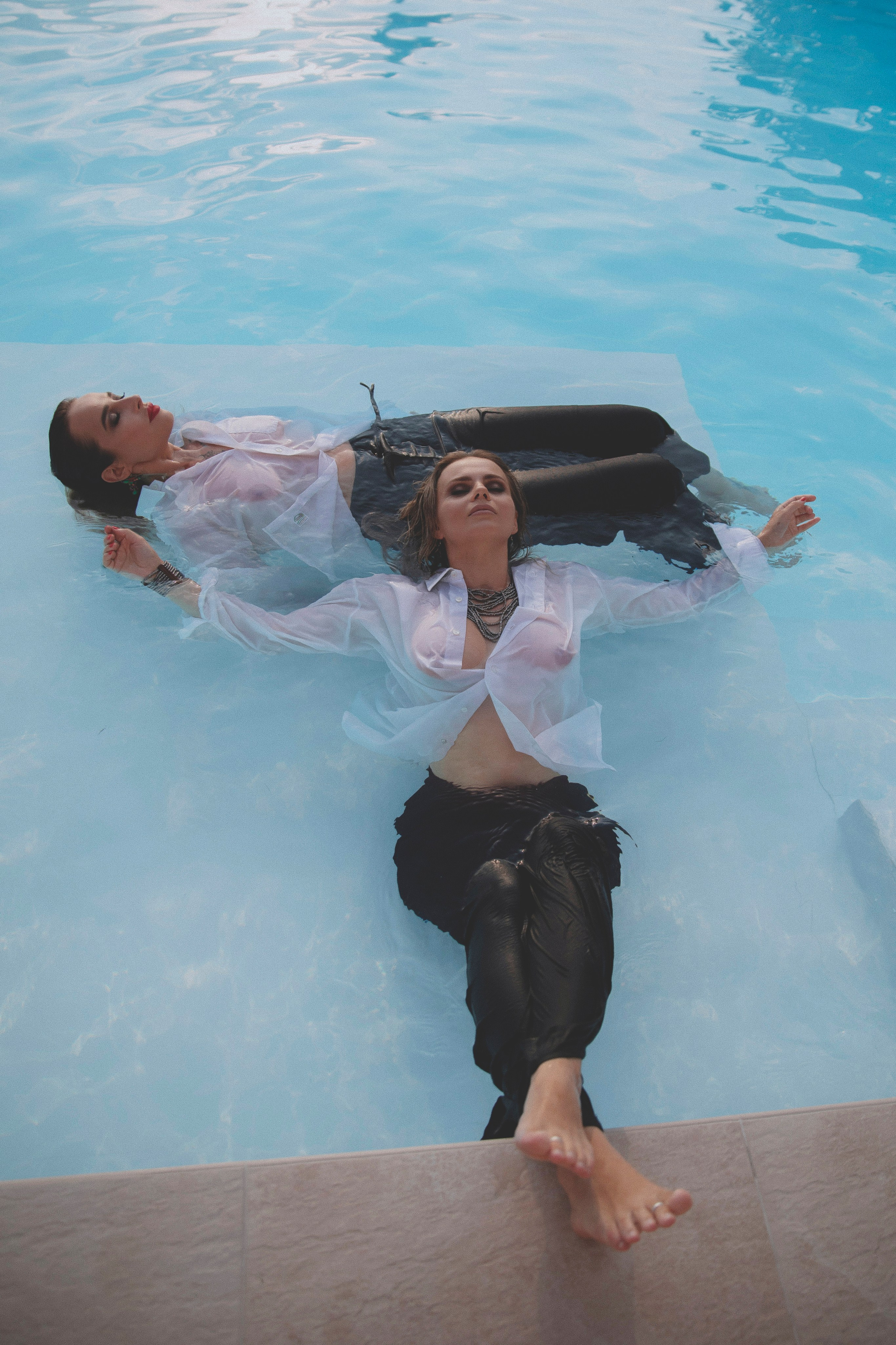 Бассейн. Инна и Валерия. Свадебный и семейный фотограф Колоскова Мария (Сочи и весь мир)