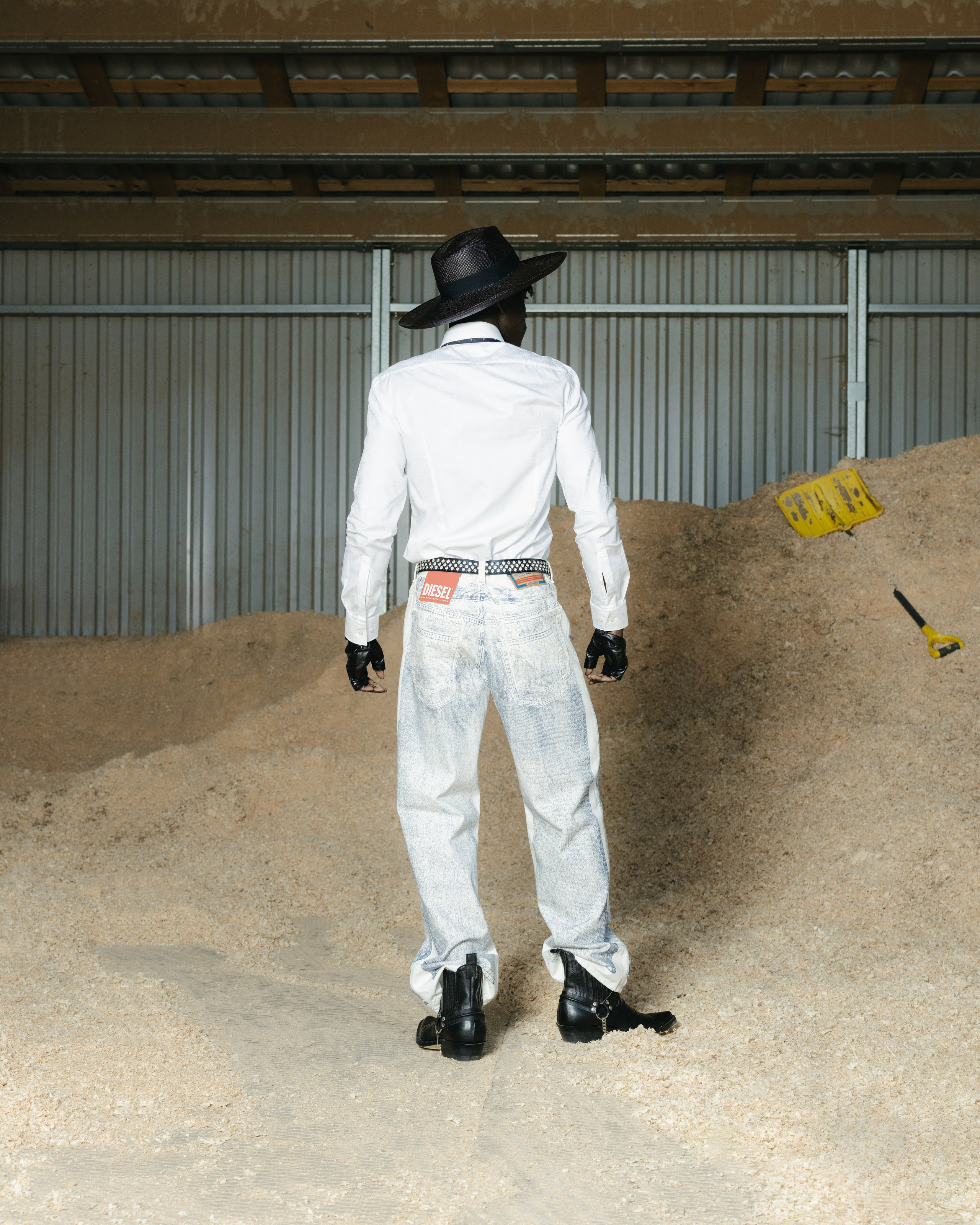 Western. Photographer. Producer. Retoucher