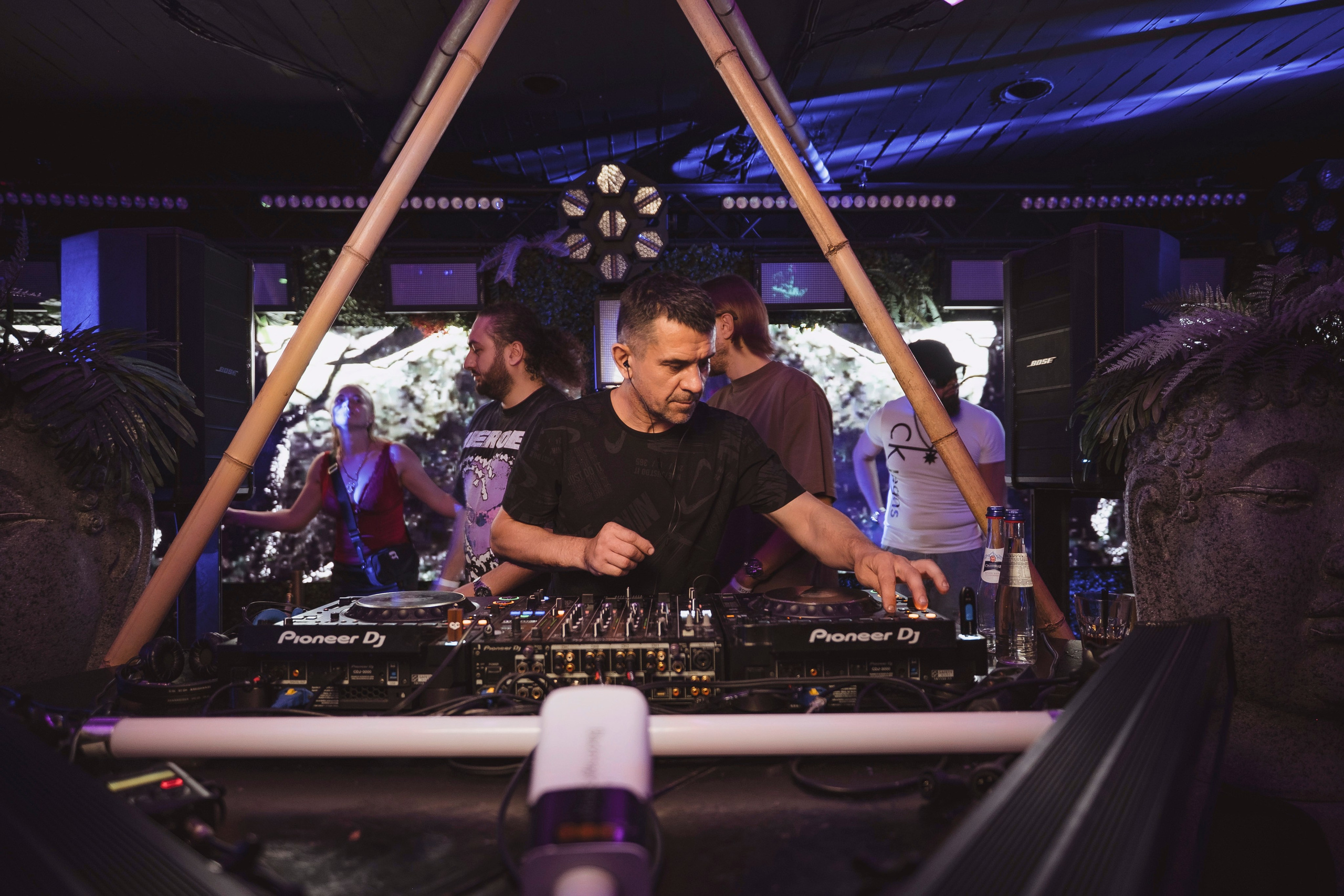 Embargo 27/04. Главная