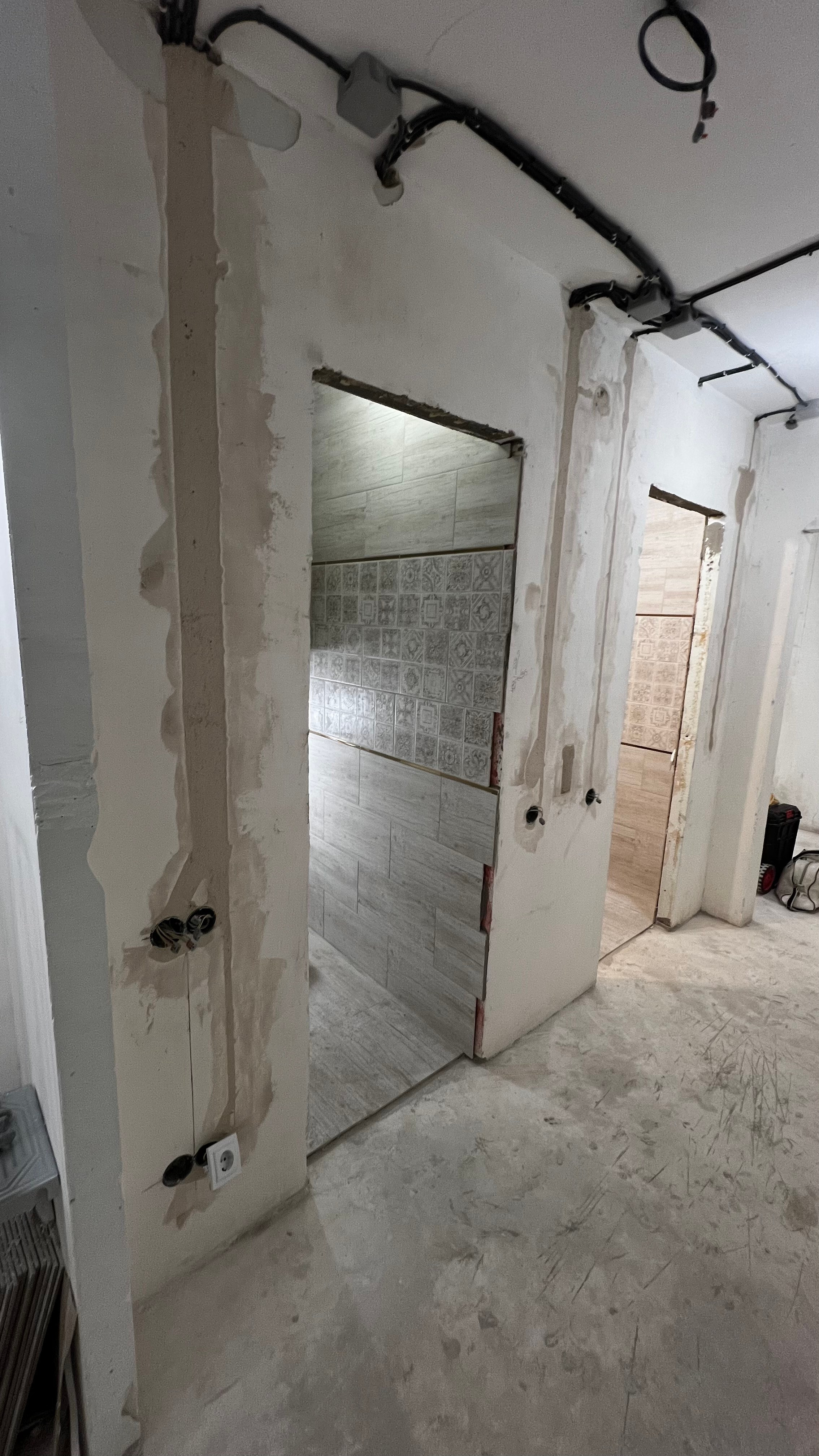 Профессиональные электромонтажные работы в двухкомнатной квартире во Всеволожске. IlluminaSPB — Ваш надежный партнёр в мире электричества