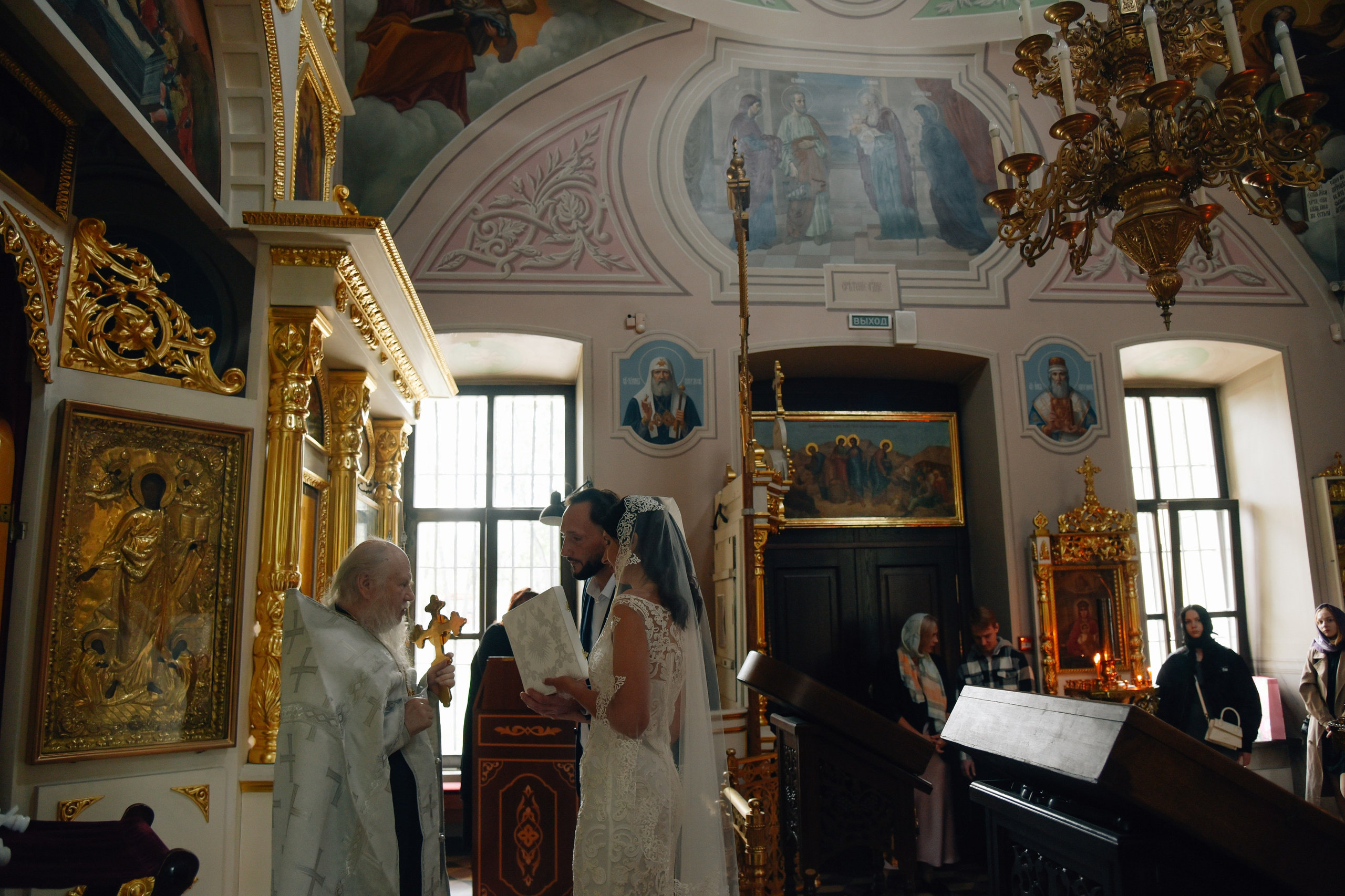 Венчание Храм Живоначальной Троицы на Воробьёвых горах. Фотограф Лола Волна, город Москва