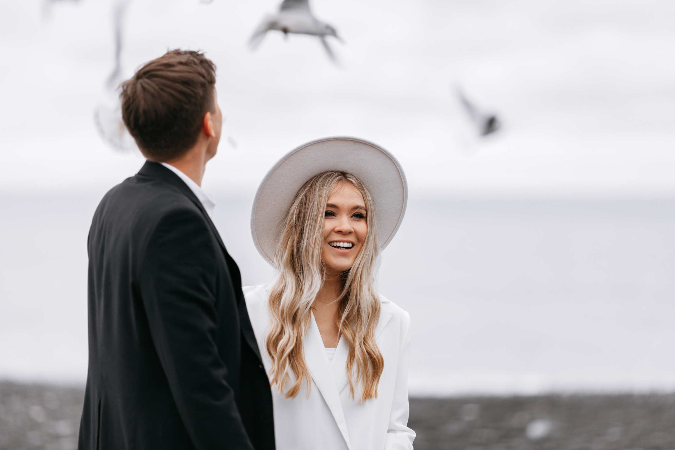 McDonald’s beach and seagulls. Wedding photographer Valeriy Solonskiy