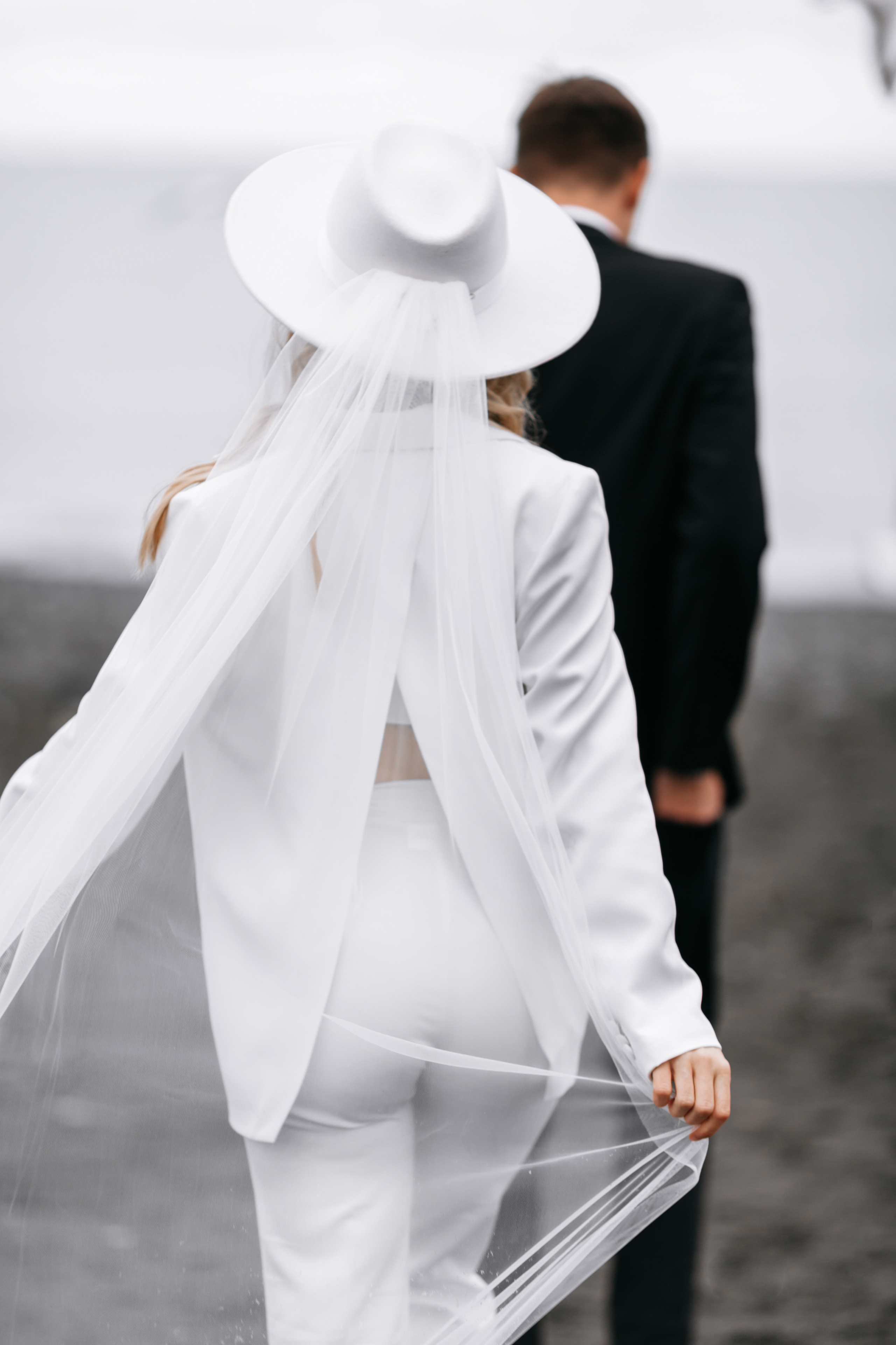 McDonald’s beach and seagulls. Wedding photographer Valeriy Solonskiy
