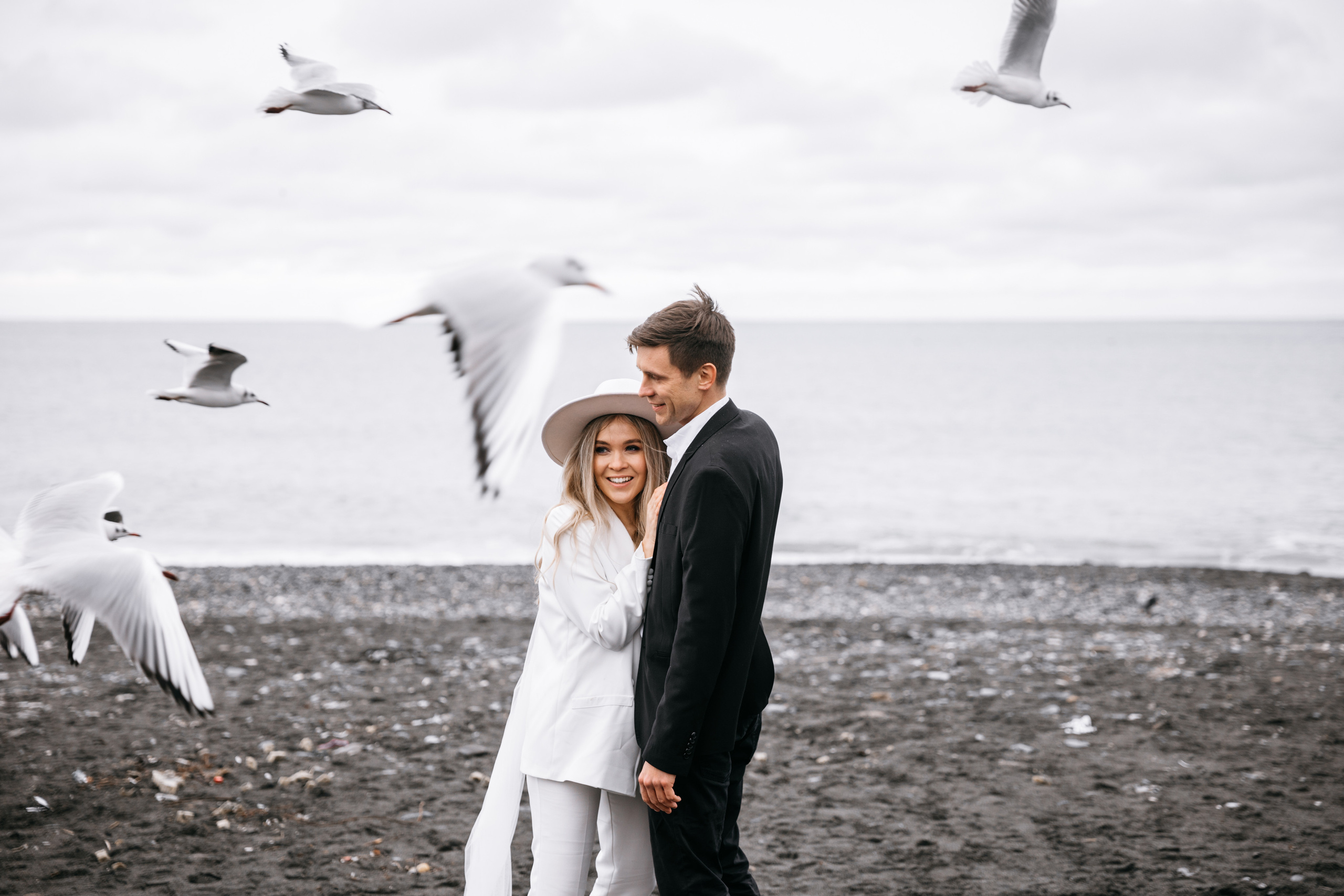 McDonald’s beach and seagulls. Wedding photographer Valeriy Solonskiy
