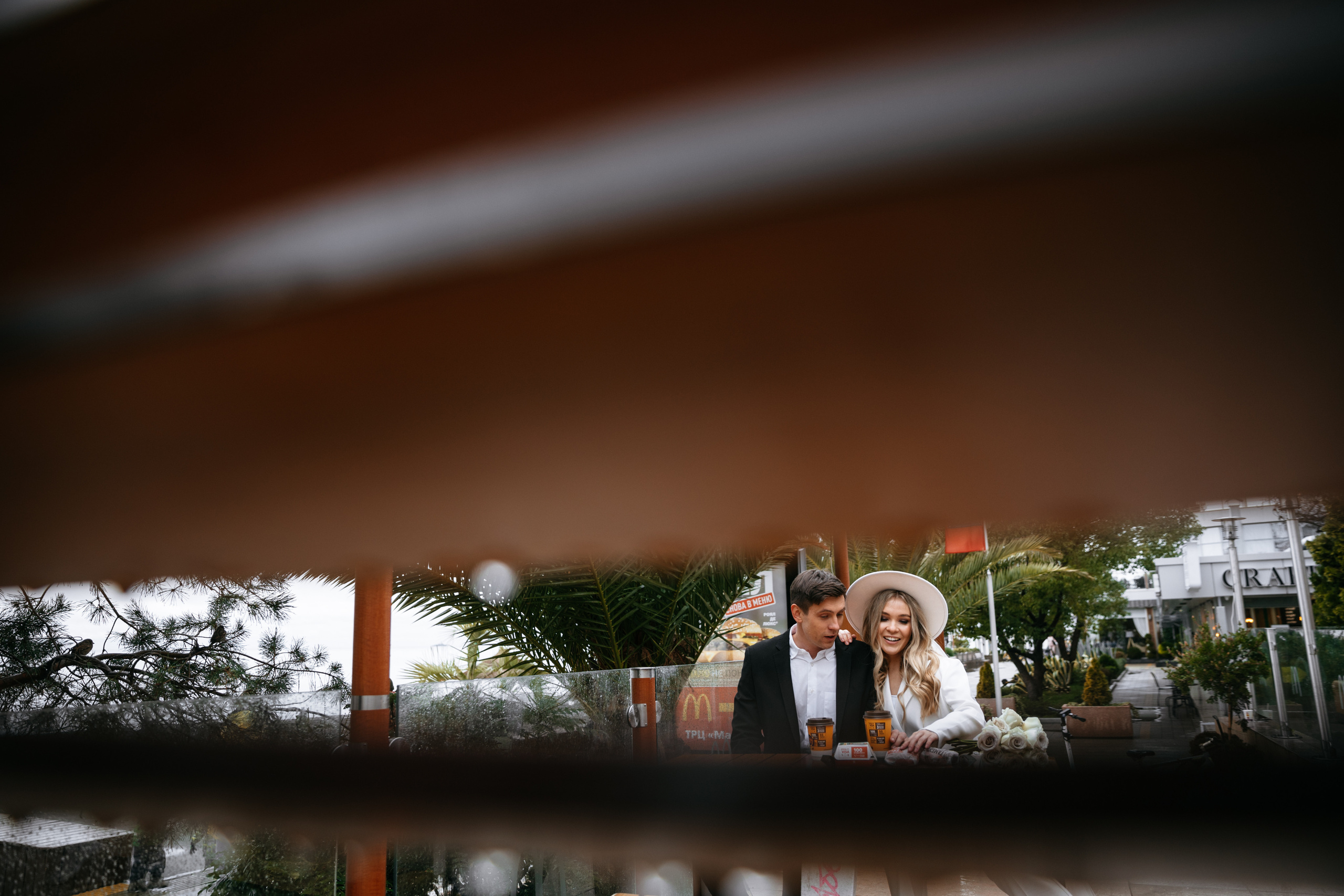 McDonald’s beach and seagulls. Wedding photographer Valeriy Solonskiy