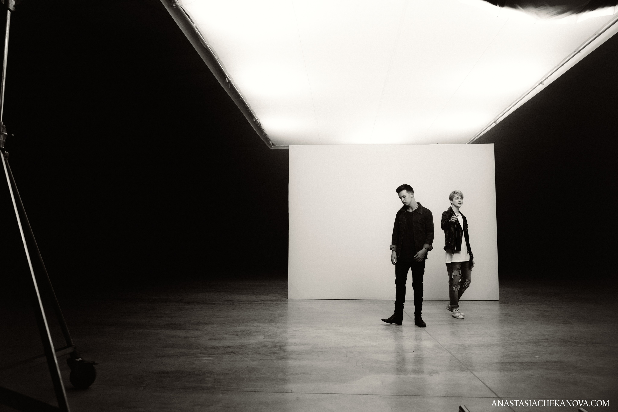 Backstage съемки клипа группы DVOE. Концертный и бурлеск фотограф Москва