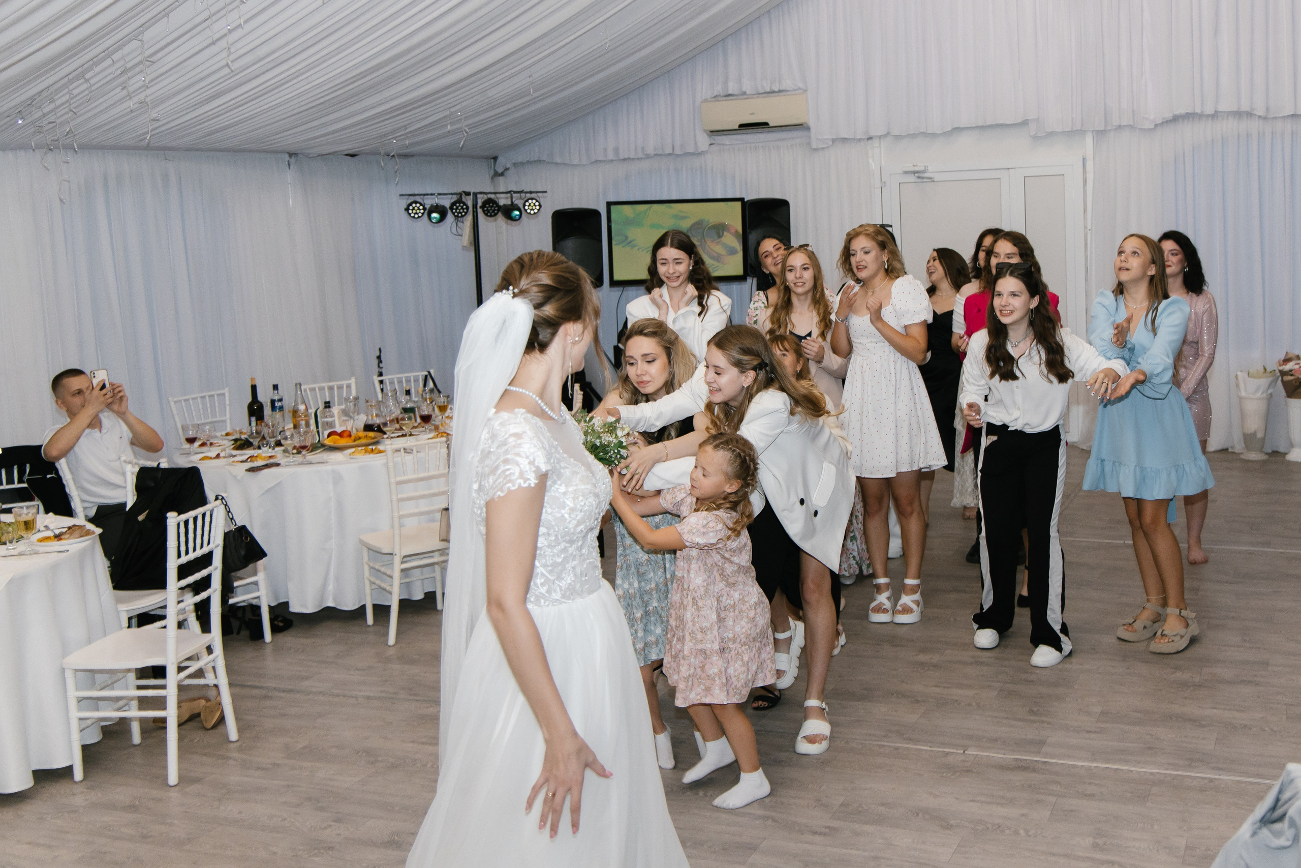 Ксения и Антон (полный день). Фотограф в Барнауле Юлия Садвокасова