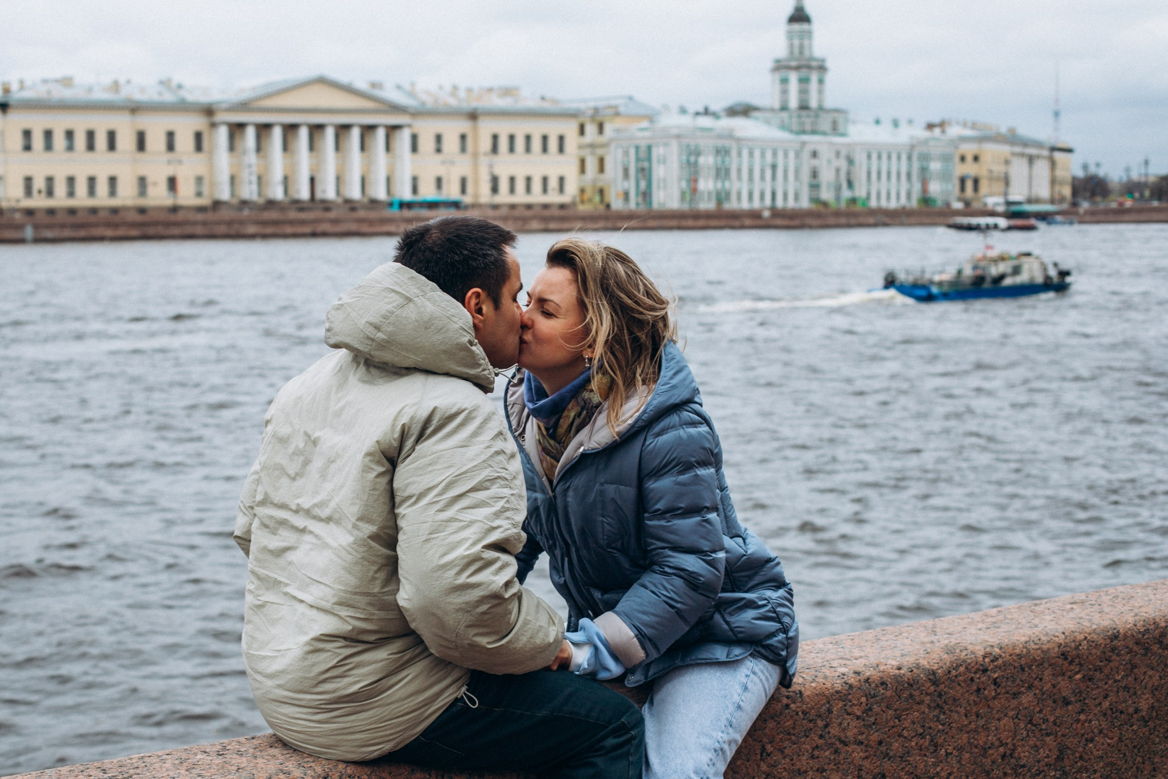 Руслан и Елена в апреле. Фотопрогулка в Петербурге. Индивидуальный и семейный фотограф в Санкт-Петербурге