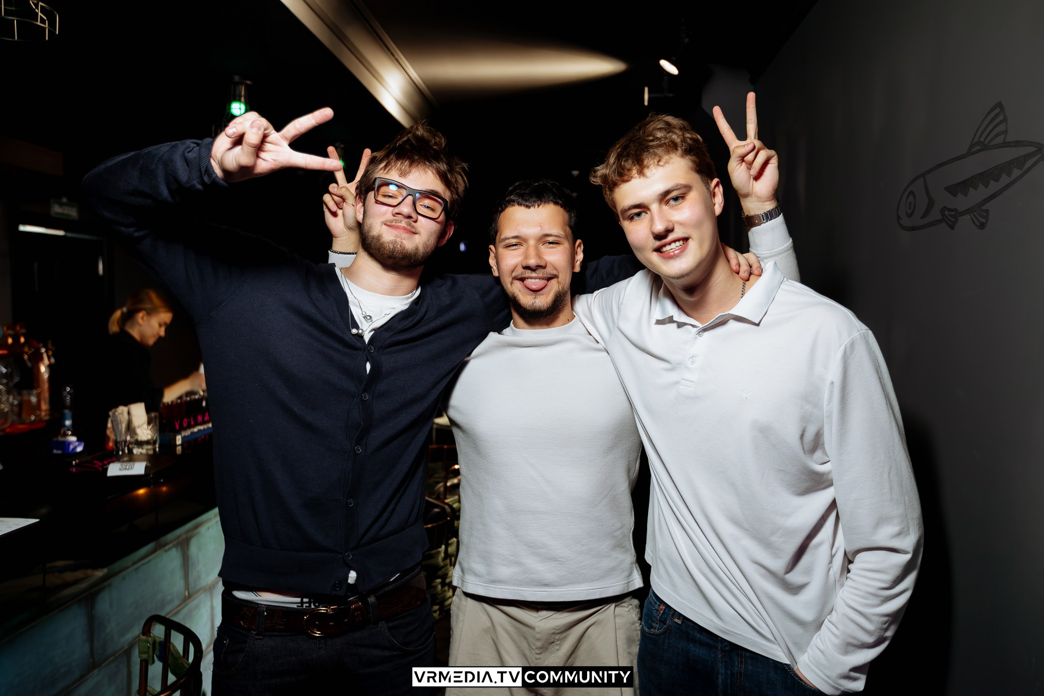 Караоке-бар «Volna»: Friends day или день дружбана