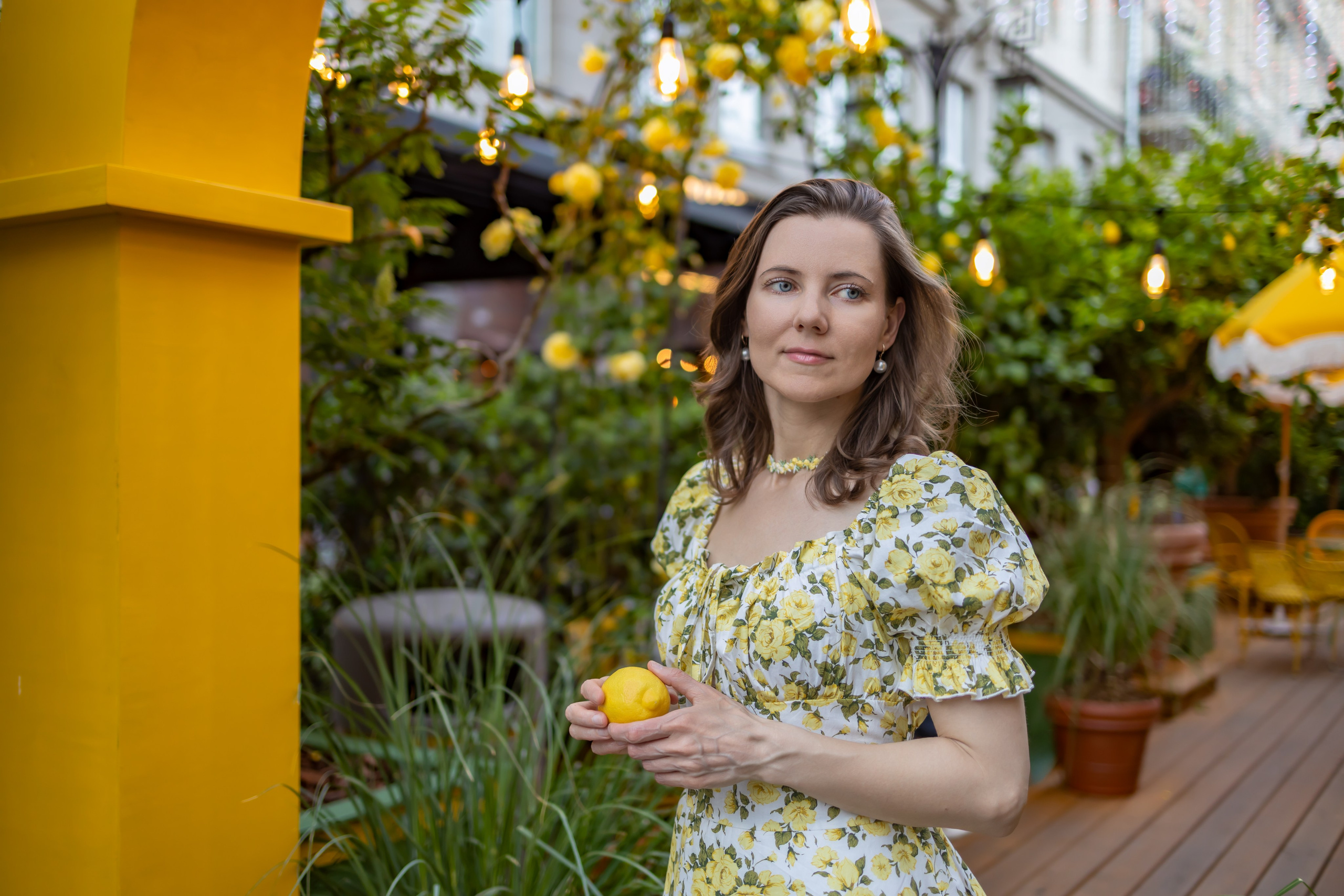 Цитрусовая история: фотосессия с лимонами в Камергерском переулке. Репортажный, семейный и студийный фотограф в Москве Демин Алексей