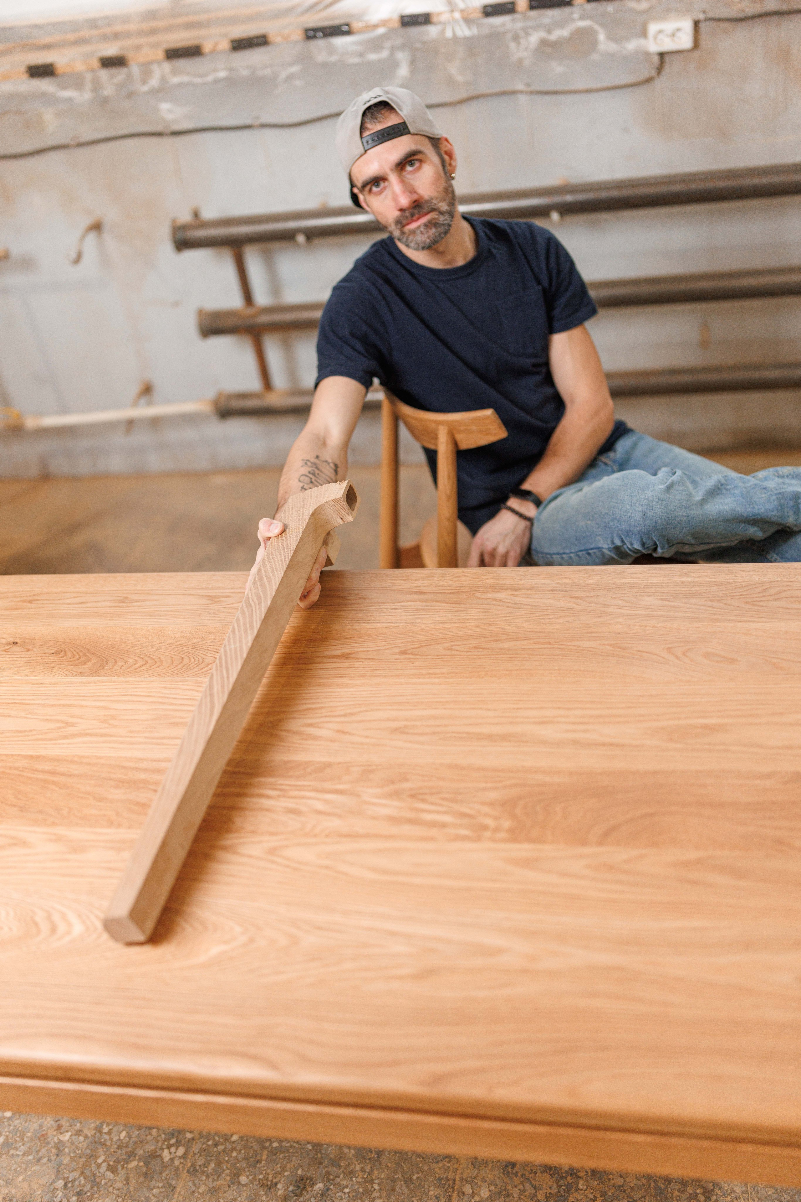 Артур и его стулья. Фотограф Балаев Михаил