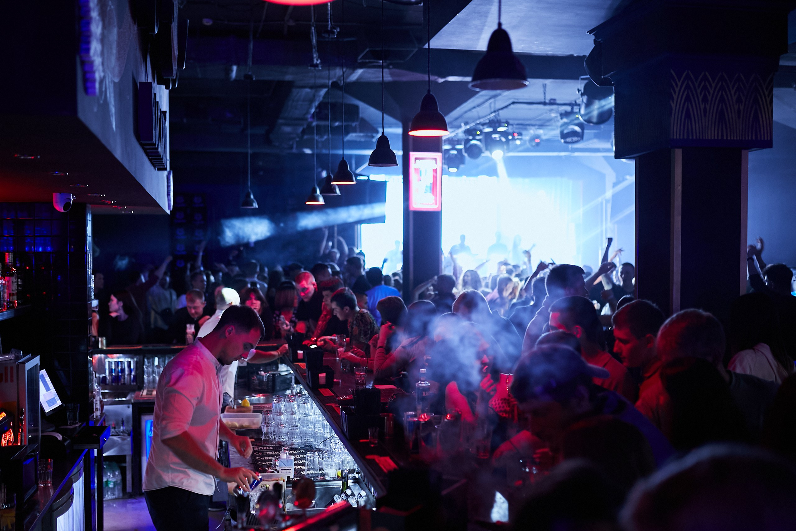 Бары и клубы