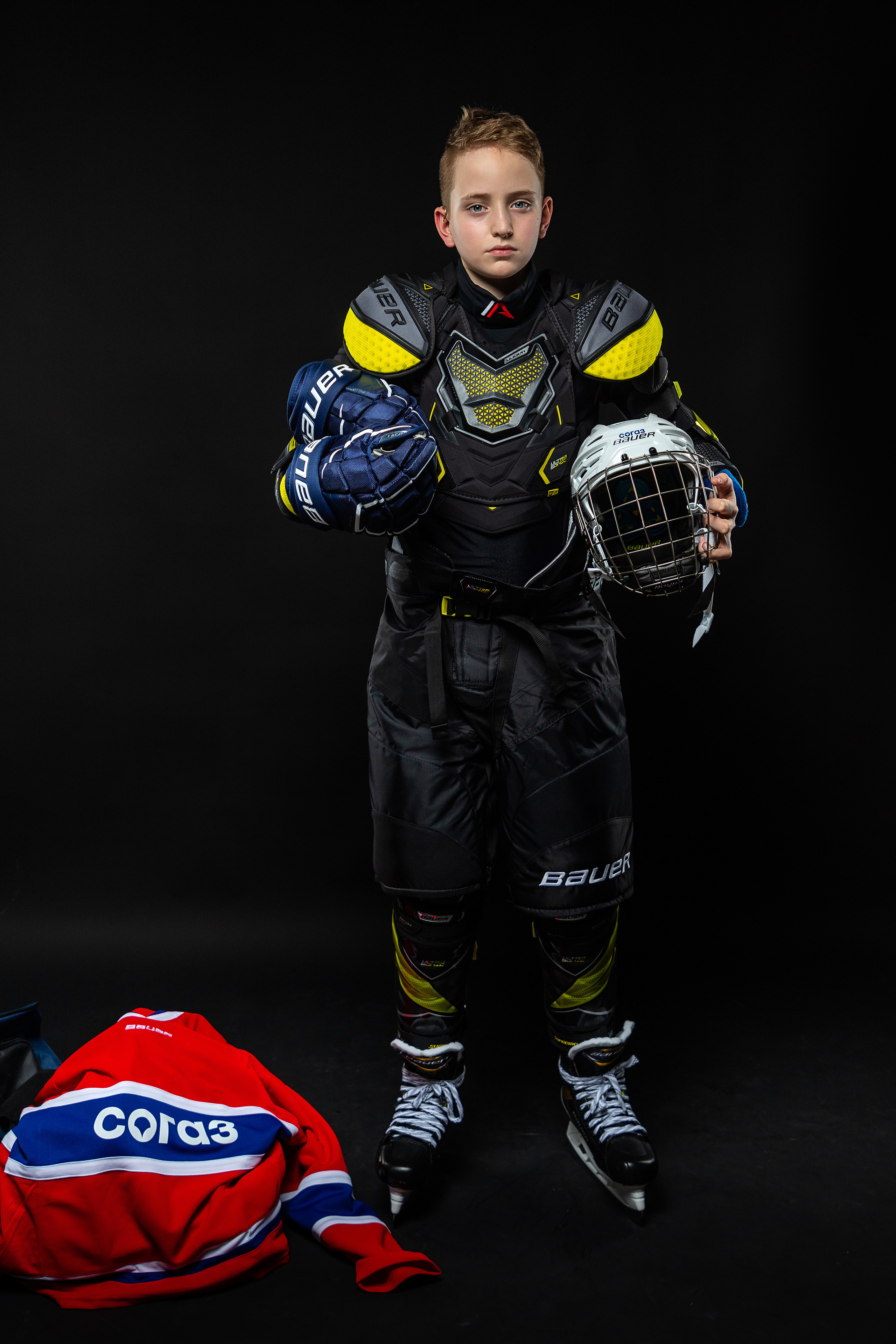 Съёмка хоккеиста в спортивной форме. Коммерческий фотограф Андрей Тремасов