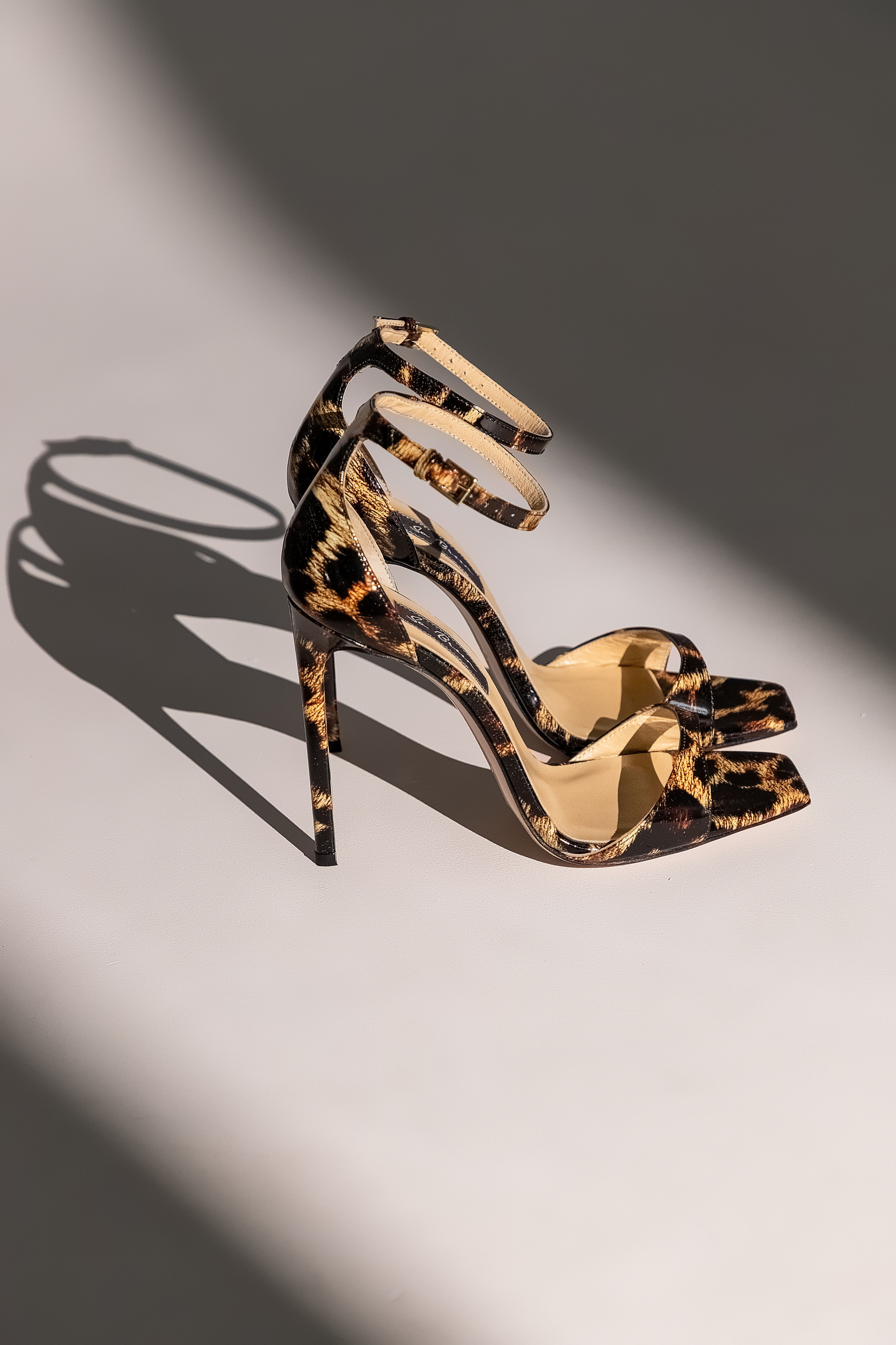 Фотосъёмка босоножек для бренда SoBreen. Коммерческий фотограф Андрей Тремасов