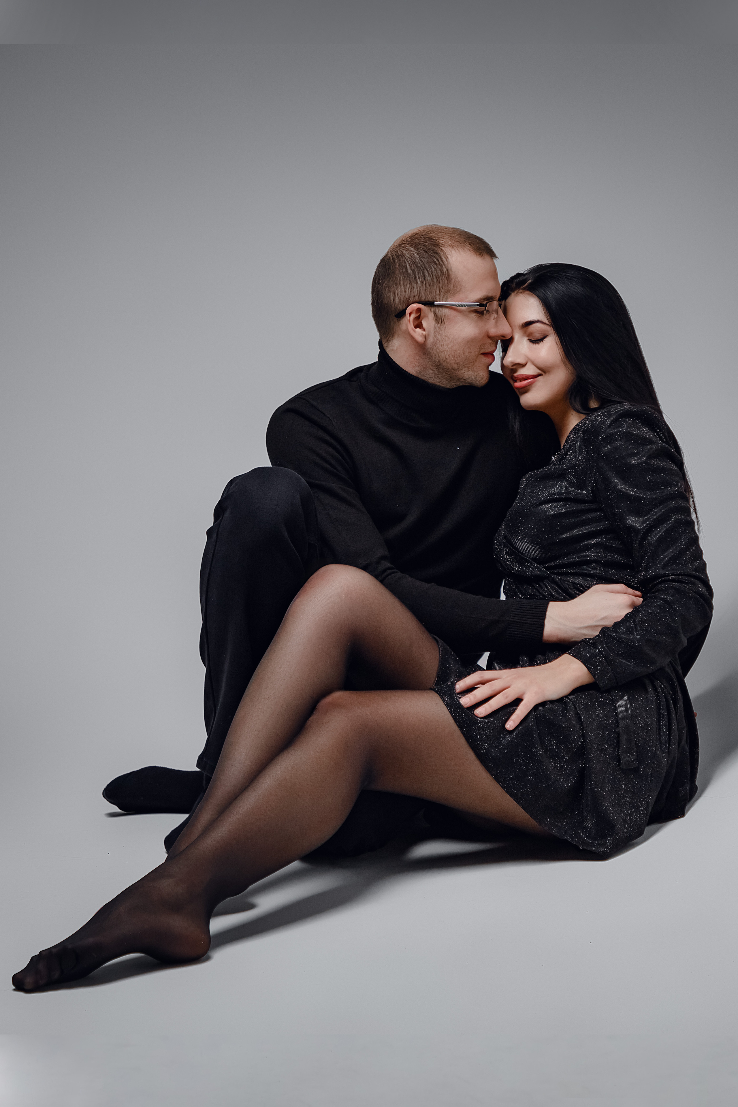 Съёмка влюблённой пары в стиле минимализм. Коммерческий фотограф Андрей Тремасов