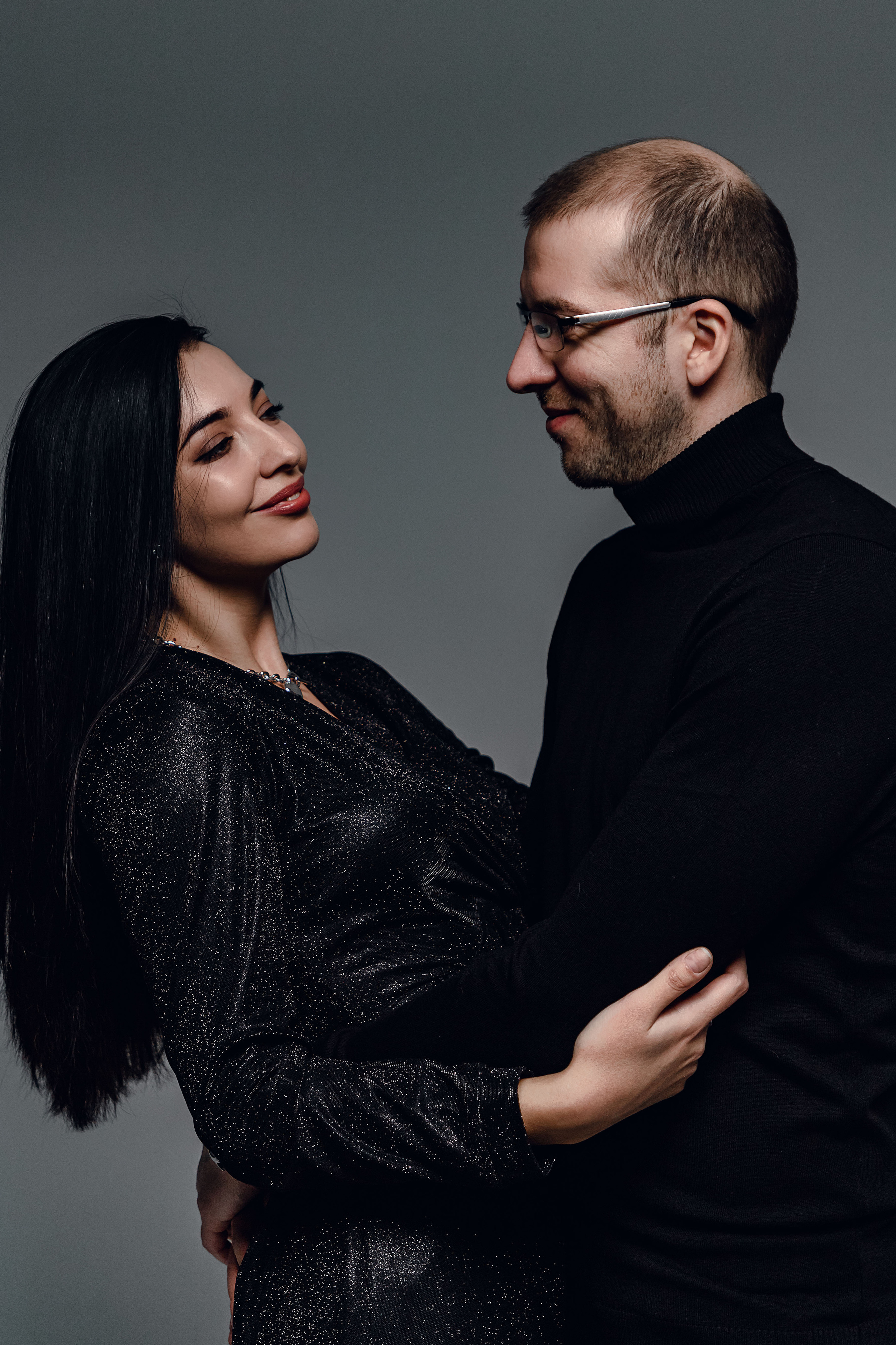 Съёмка влюблённой пары в стиле минимализм. Коммерческий фотограф Андрей Тремасов