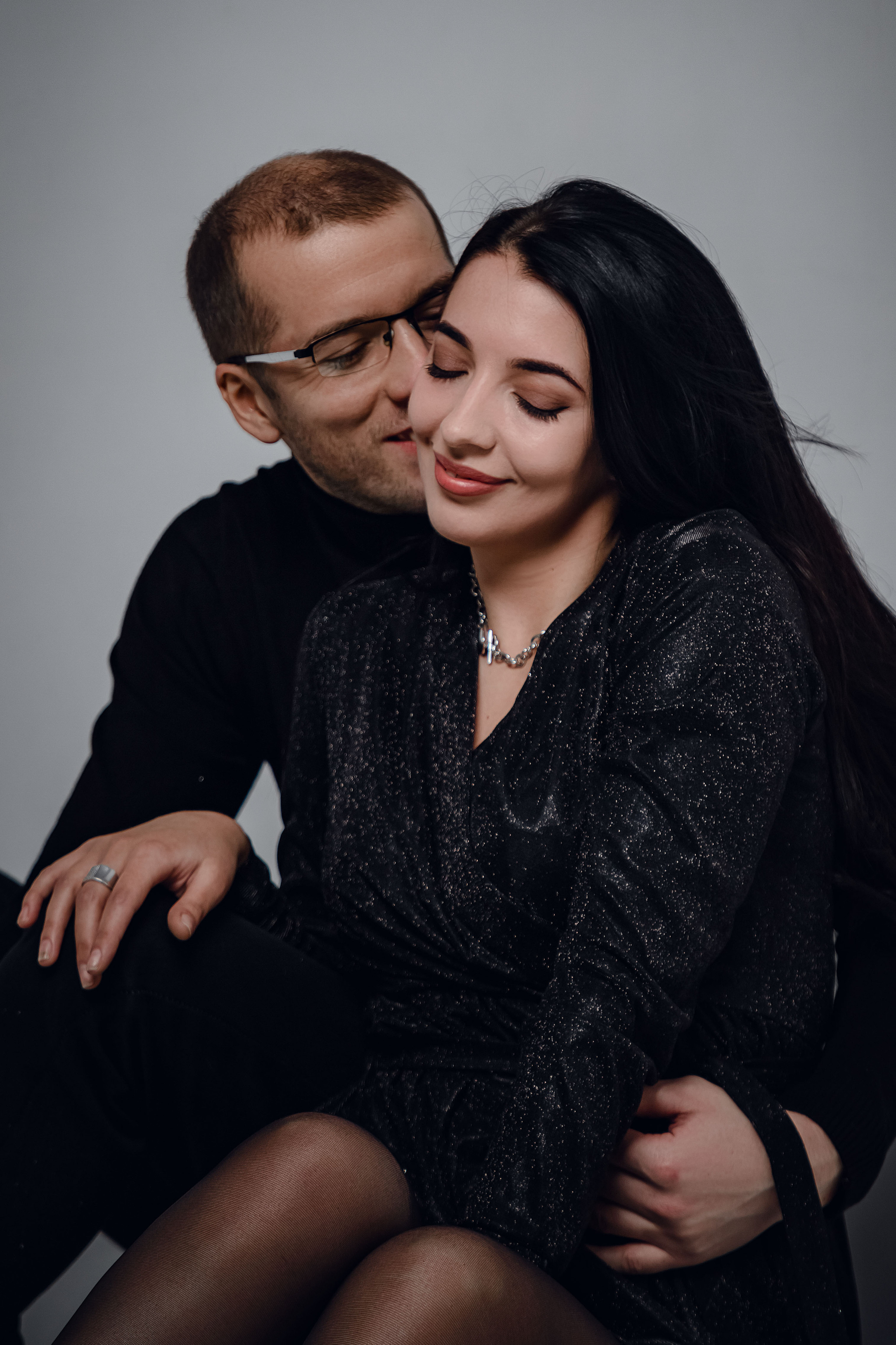 Съёмка влюблённой пары в стиле минимализм. Коммерческий фотограф Андрей Тремасов