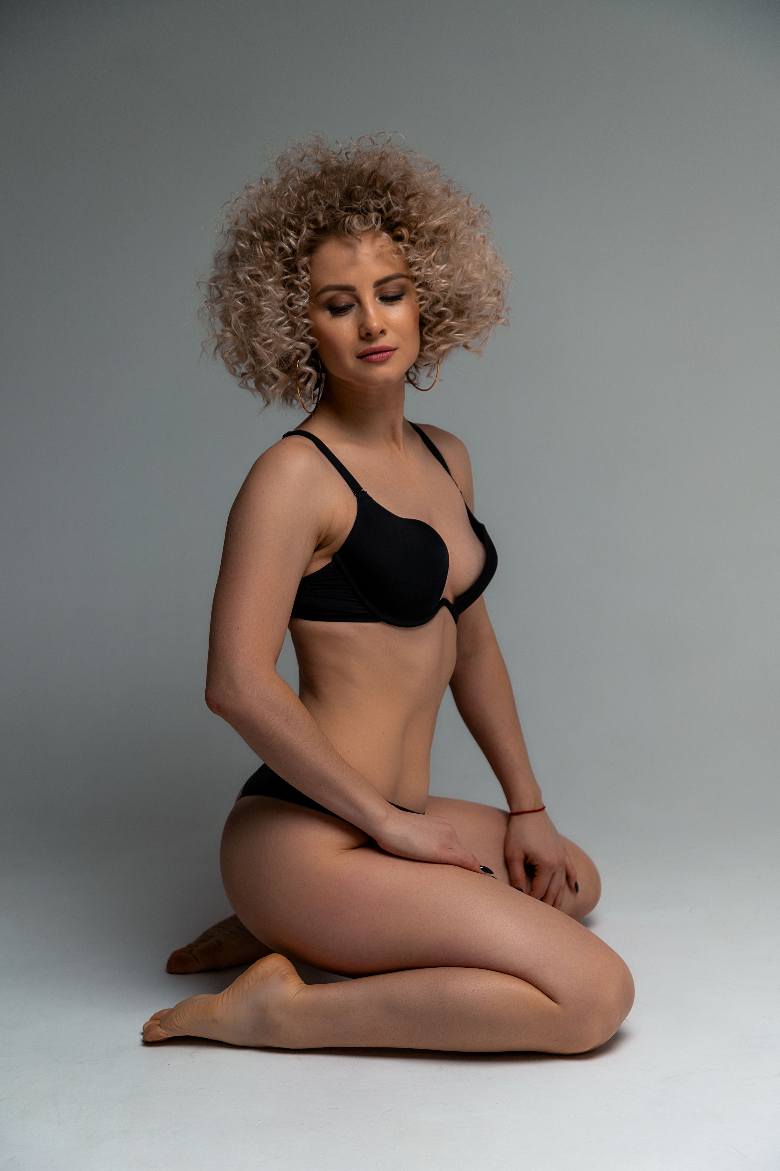 Чуственная фотосессия в студии для прекрасной девушки Ланы. Коммерческий фотограф Андрей Тремасов