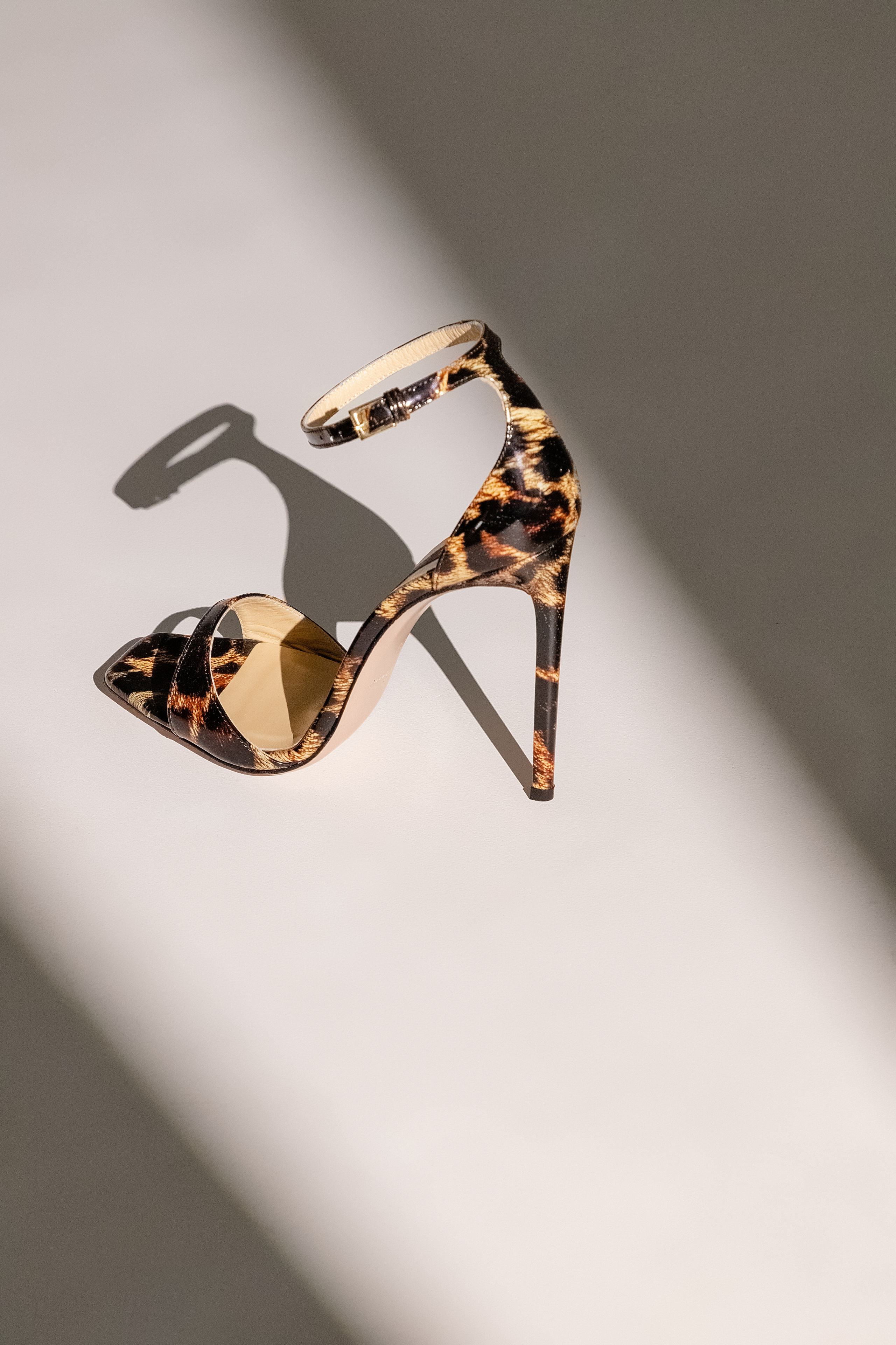 Фотосъёмка босоножек для бренда SoBreen. Коммерческий фотограф Андрей Тремасов