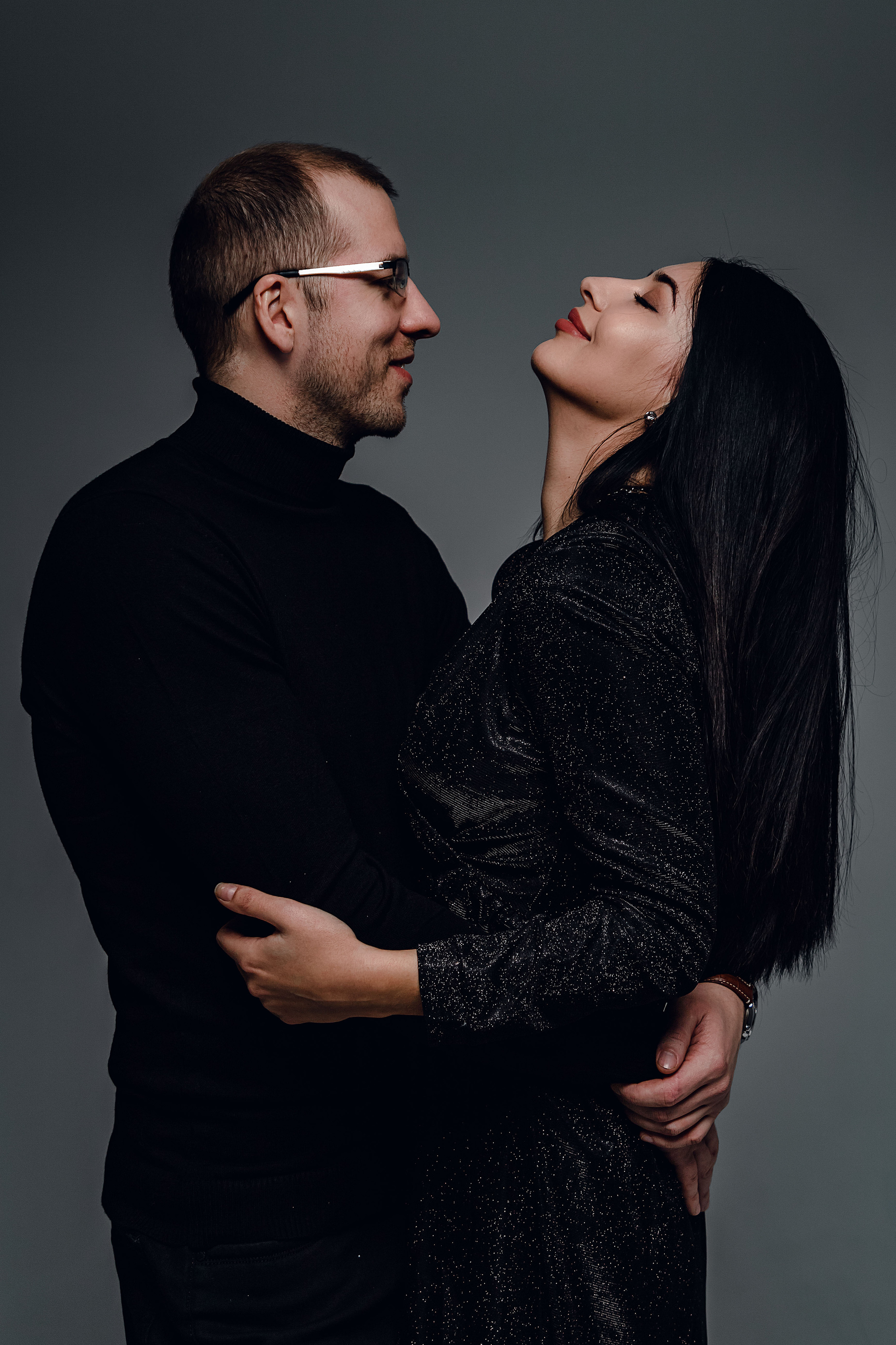 Съёмка влюблённой пары в стиле минимализм. Коммерческий фотограф Андрей Тремасов