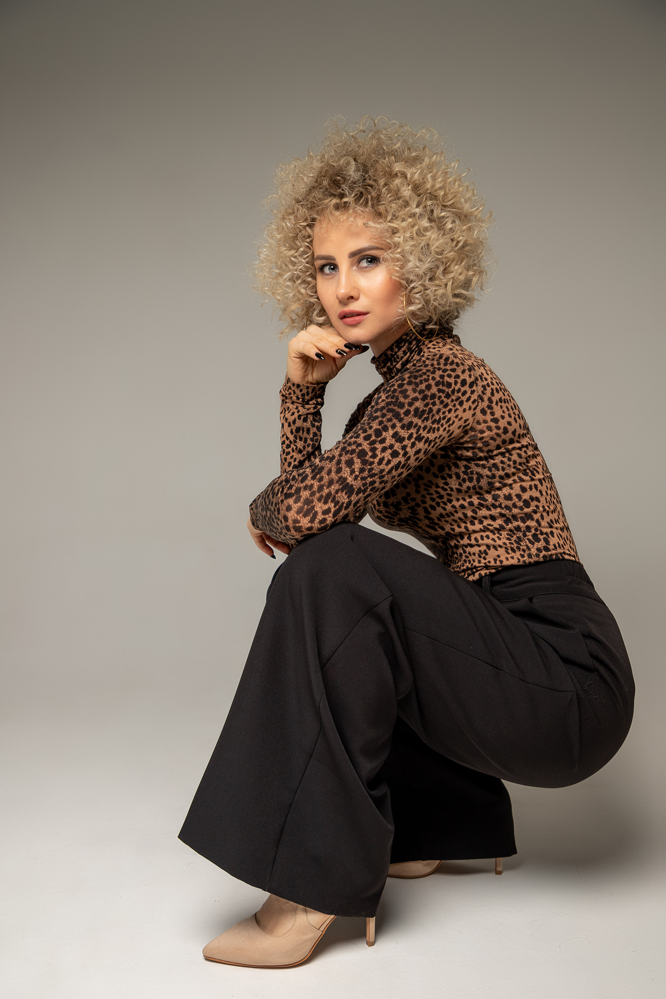 Чуственная фотосессия в студии для прекрасной девушки Ланы. Коммерческий фотограф Андрей Тремасов