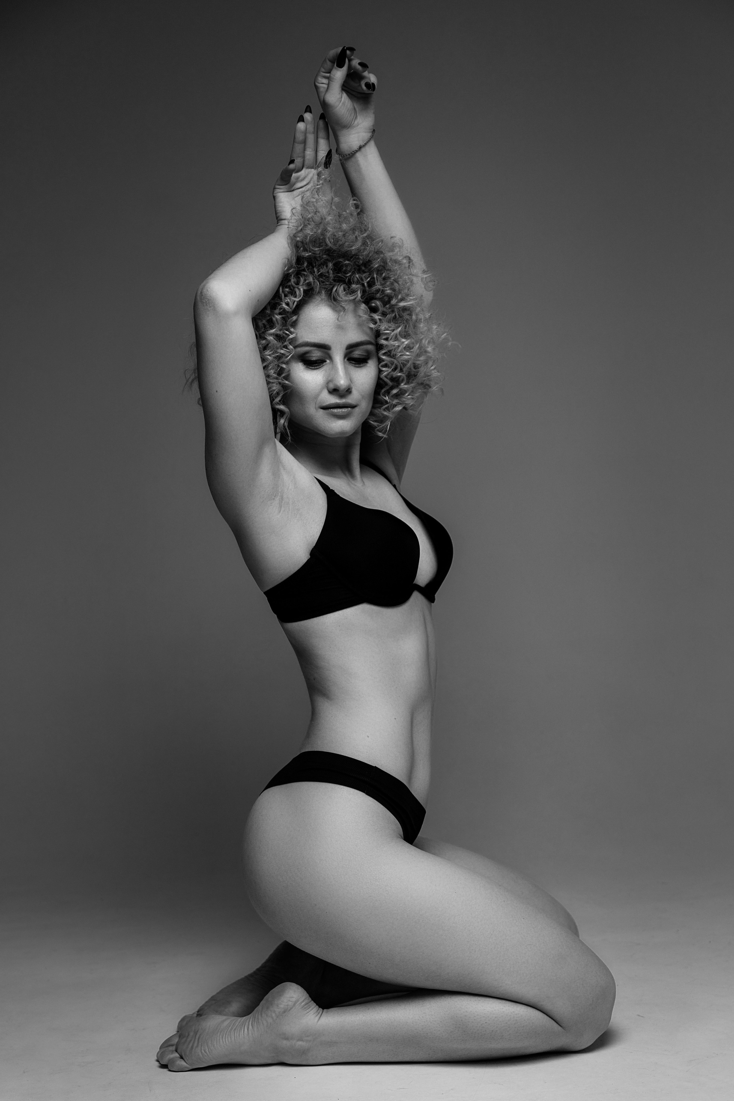 Чуственная фотосессия в студии для прекрасной девушки Ланы. Коммерческий фотограф Андрей Тремасов