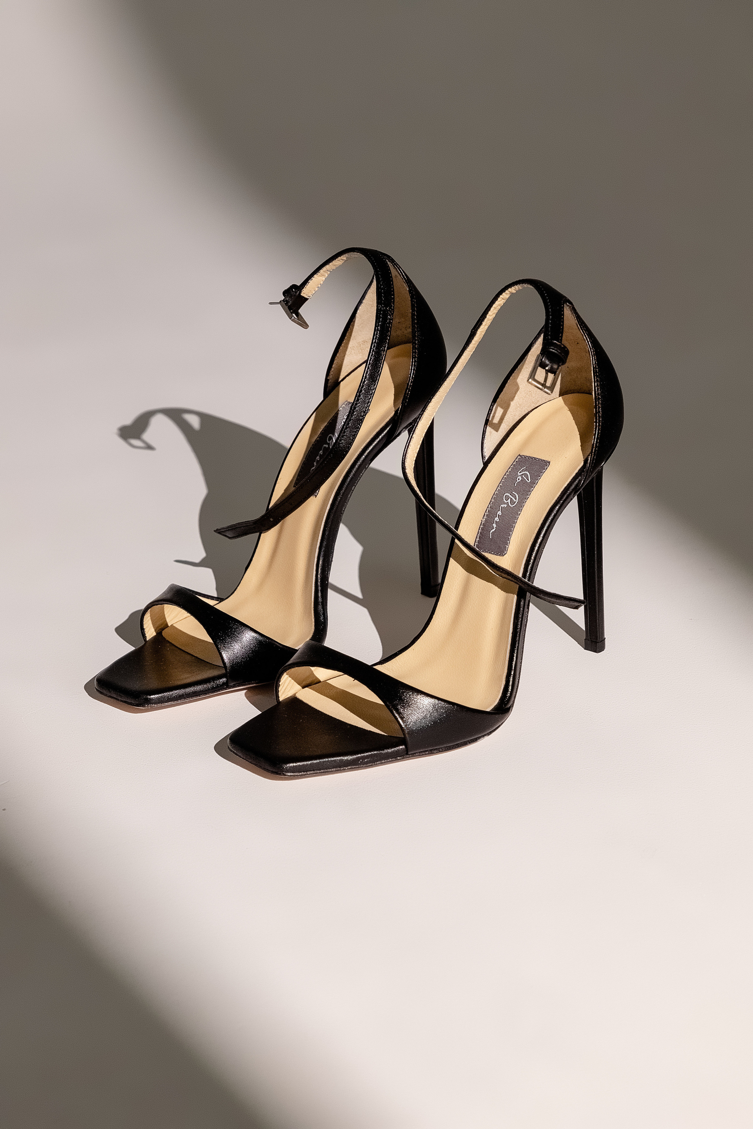 Фотосъёмка босоножек для бренда SoBreen. Коммерческий фотограф Андрей Тремасов