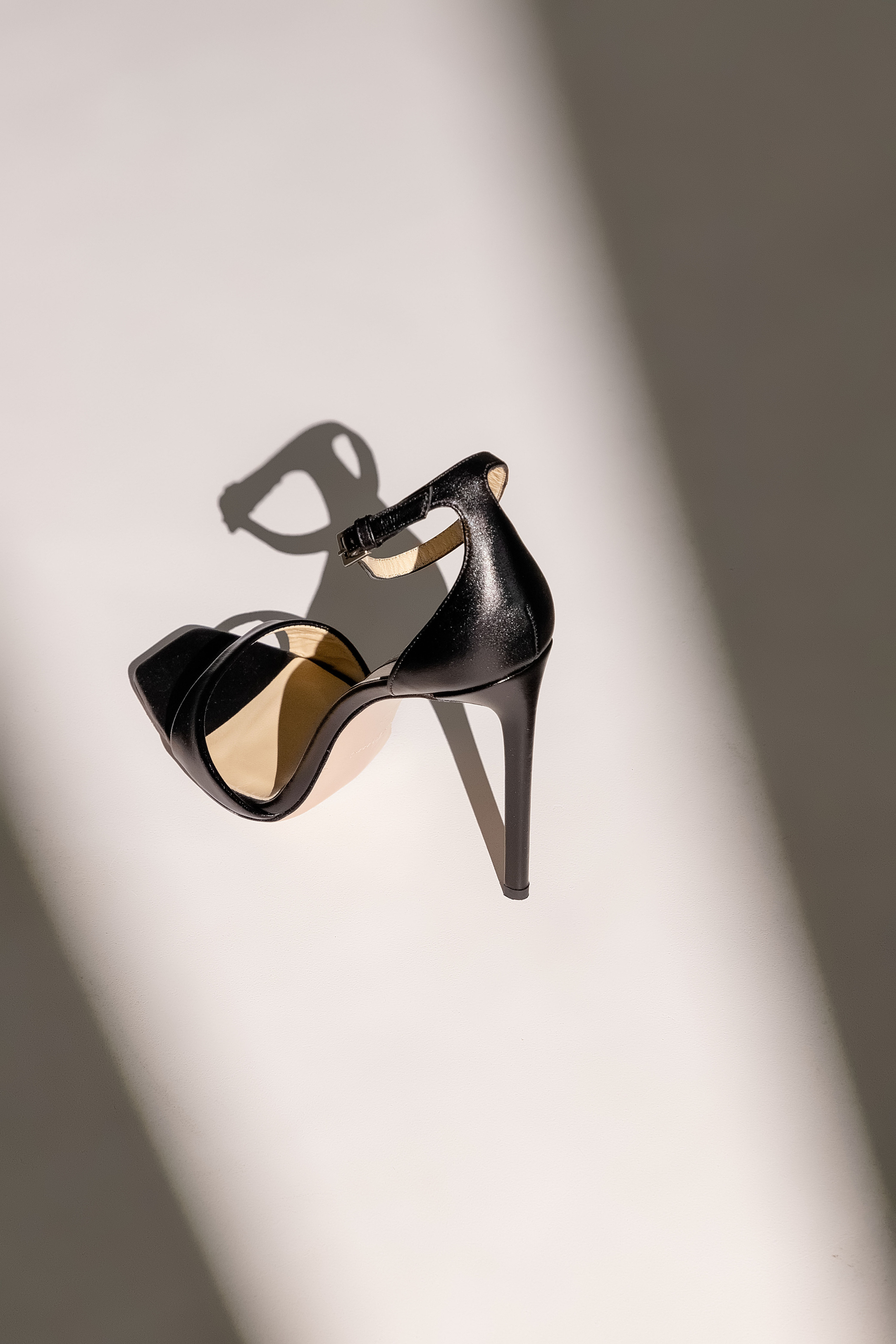 Фотосъёмка босоножек для бренда SoBreen. Коммерческий фотограф Андрей Тремасов