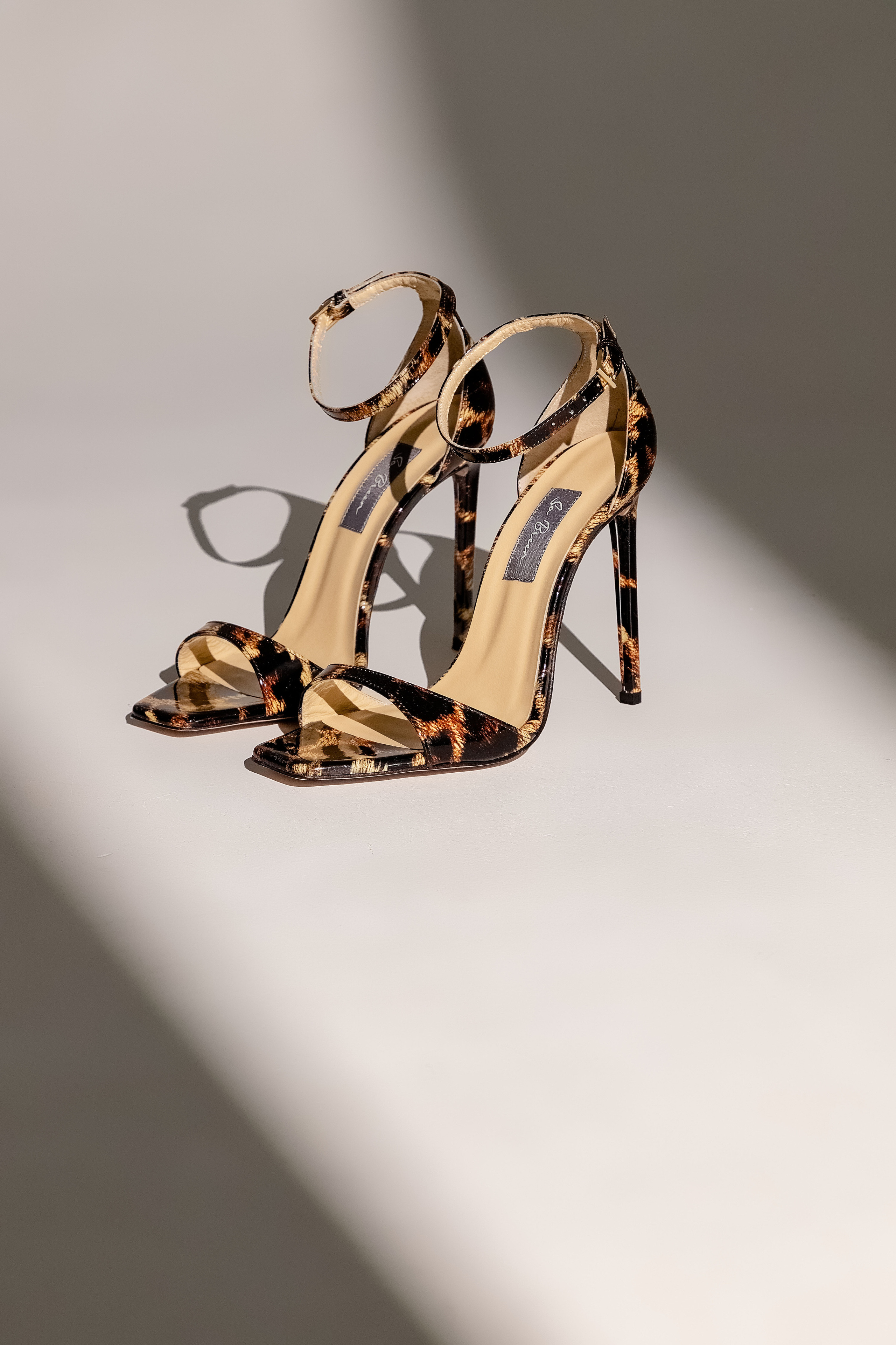 Фотосъёмка босоножек для бренда SoBreen. Коммерческий фотограф Андрей Тремасов