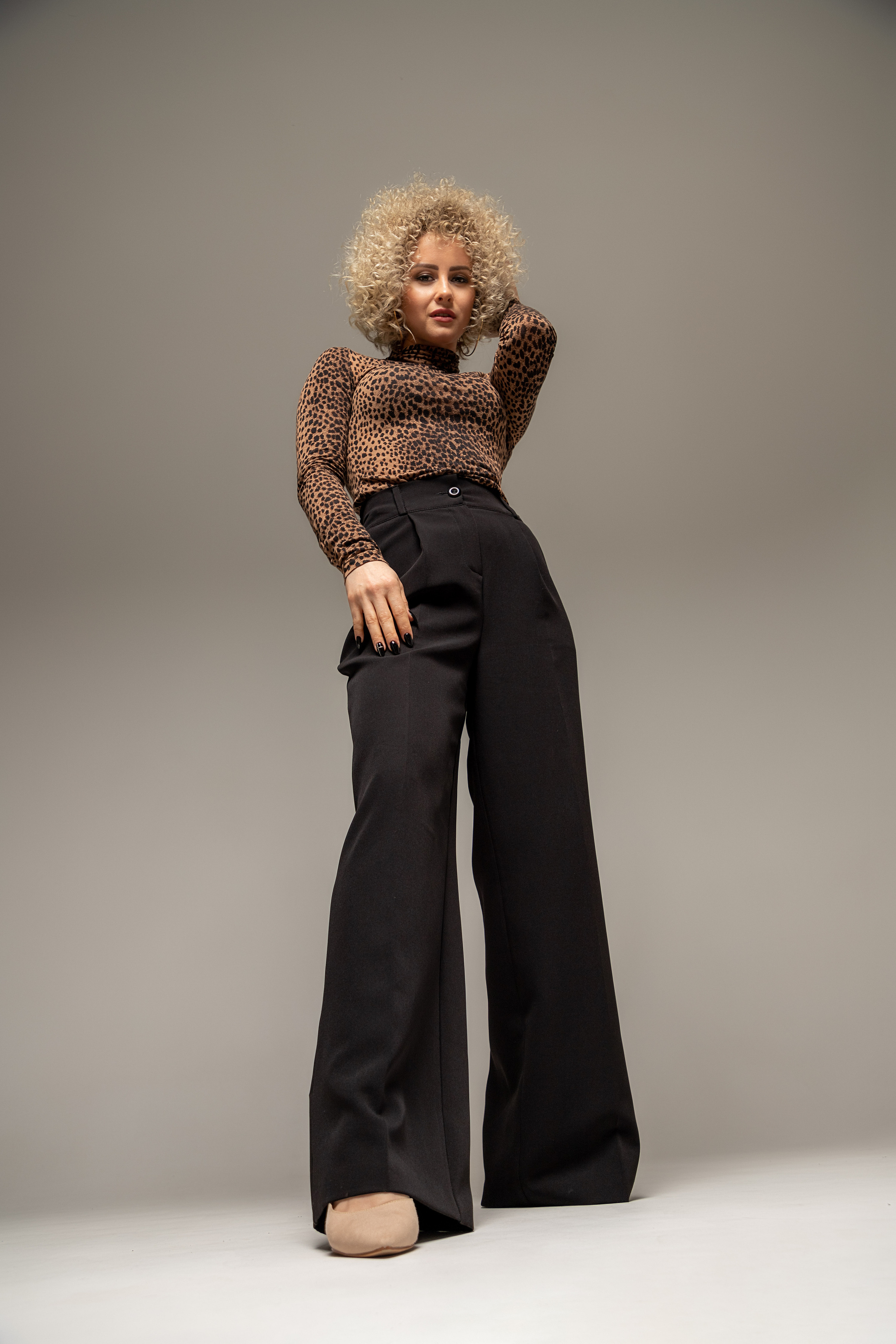 Чуственная фотосессия в студии для прекрасной девушки Ланы. Коммерческий фотограф Андрей Тремасов