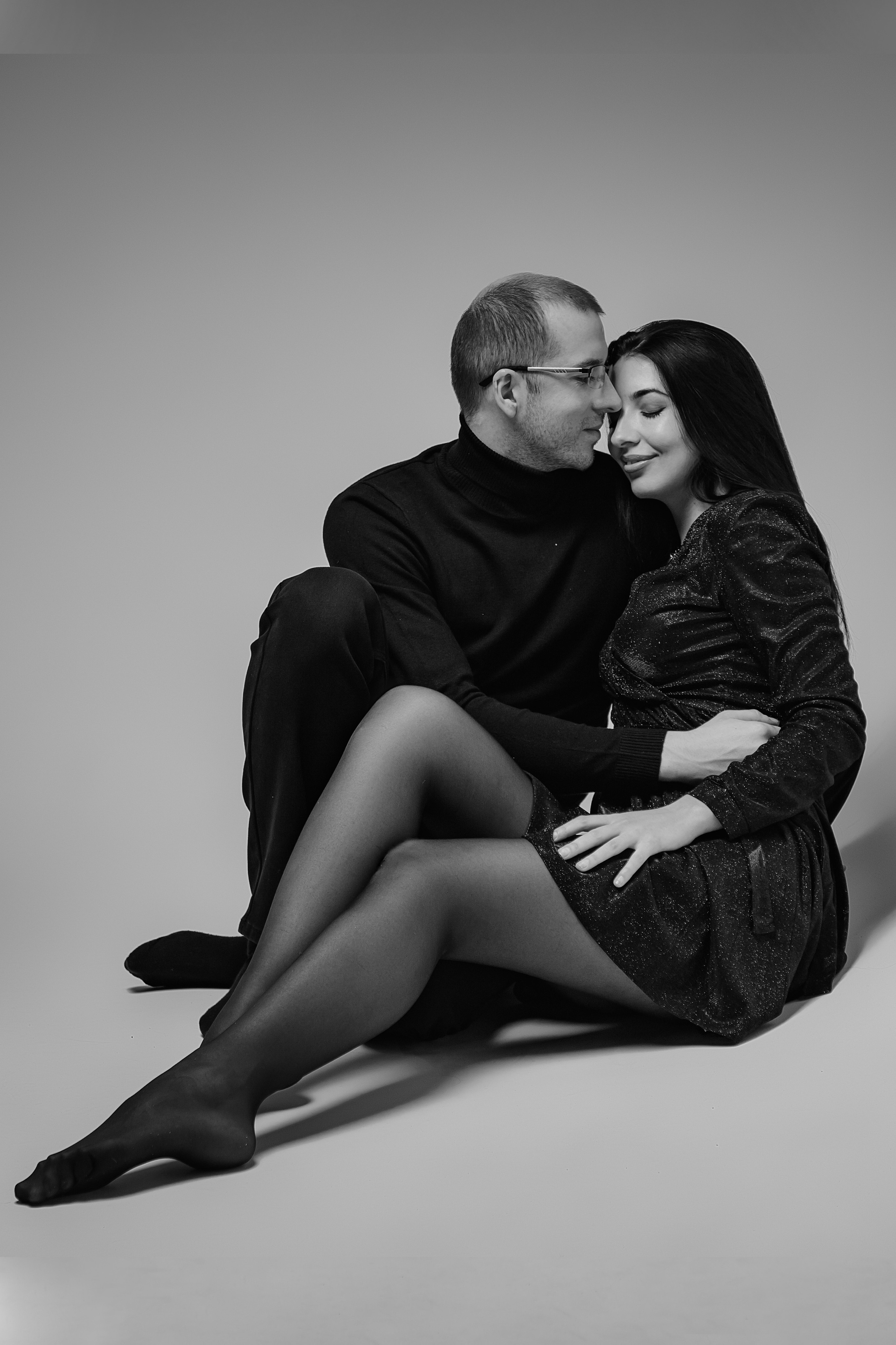 Съёмка влюблённой пары в стиле минимализм. Коммерческий фотограф Андрей Тремасов