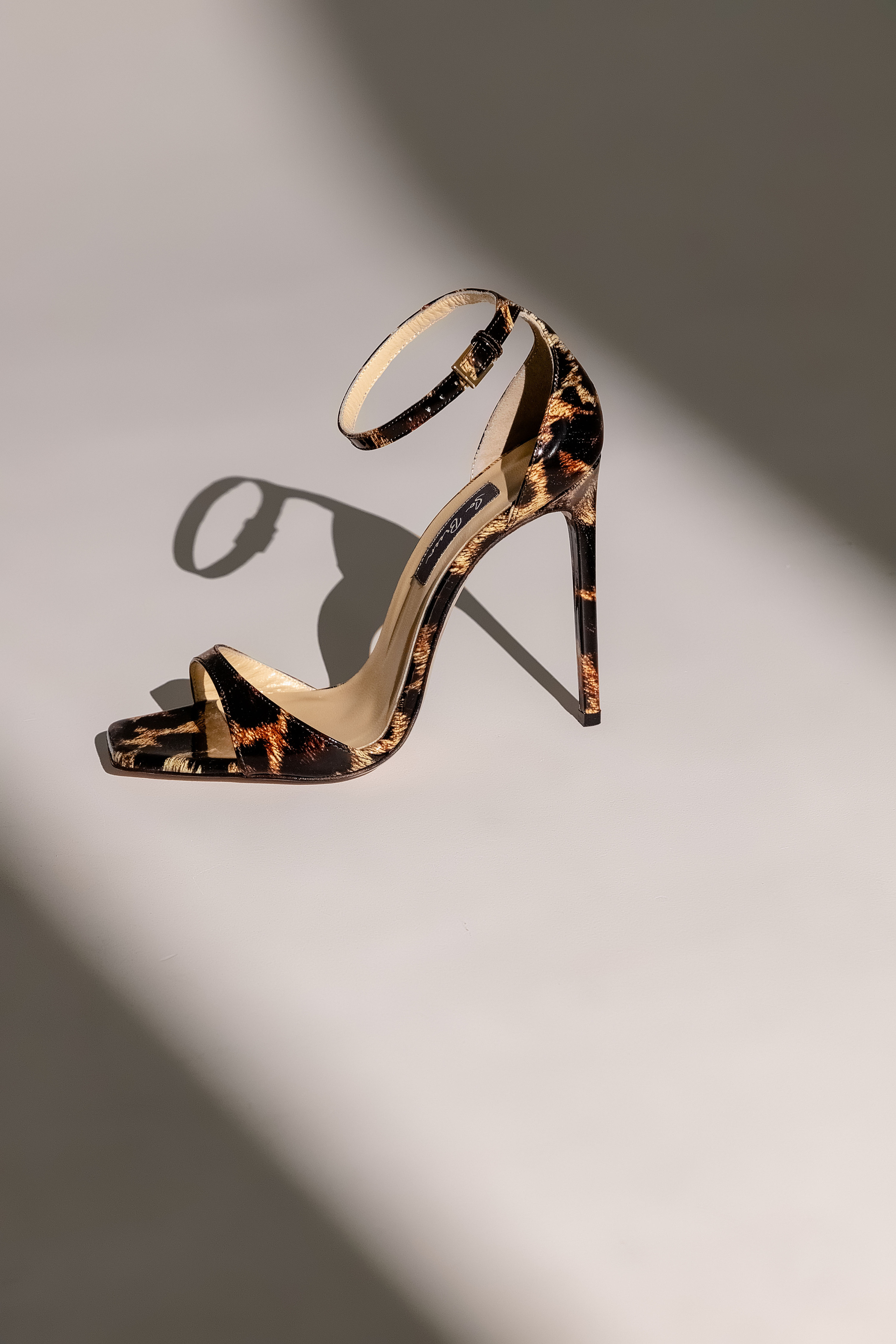 Фотосъёмка босоножек для бренда SoBreen. Коммерческий фотограф Андрей Тремасов