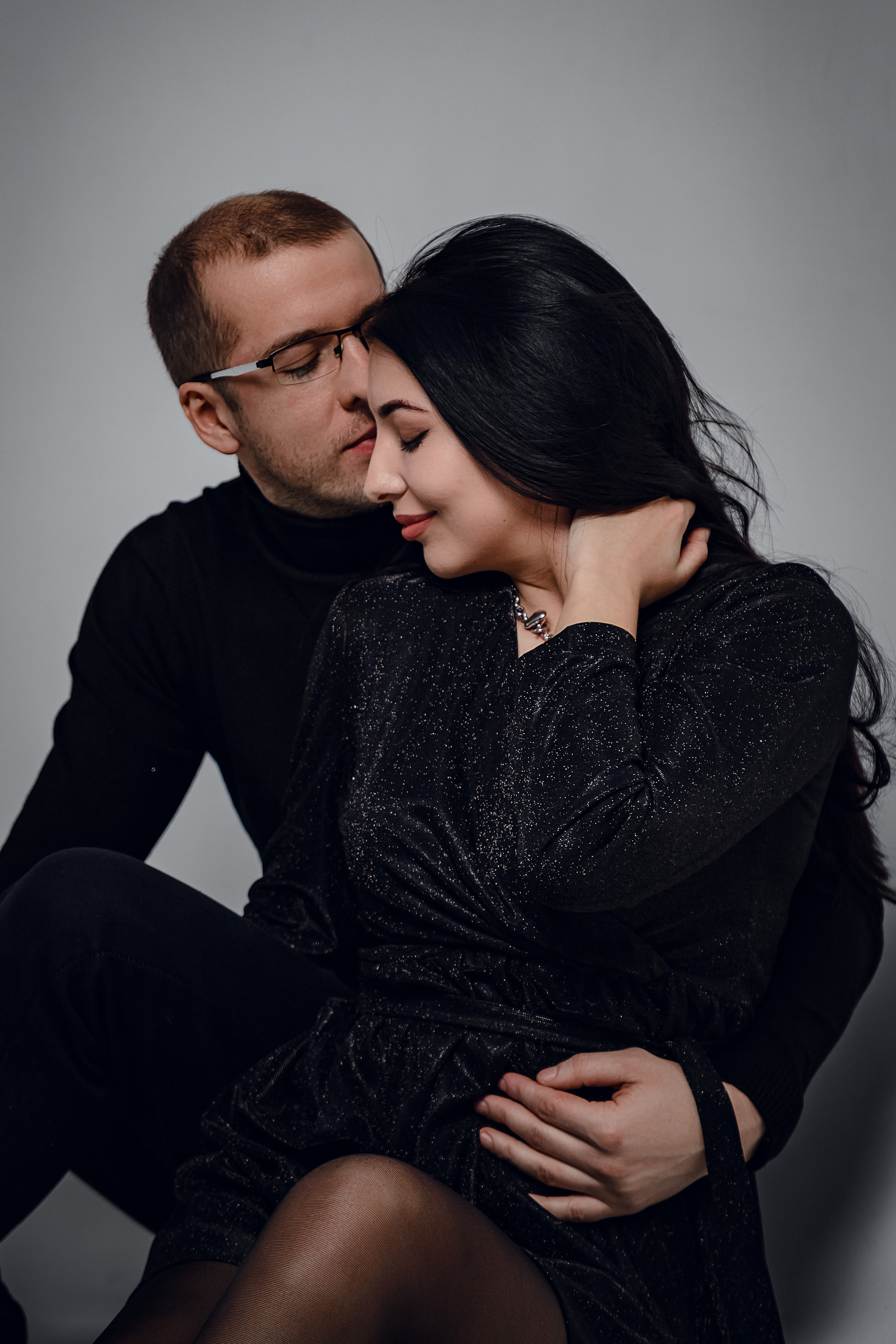 Съёмка влюблённой пары в стиле минимализм. Коммерческий фотограф Андрей Тремасов