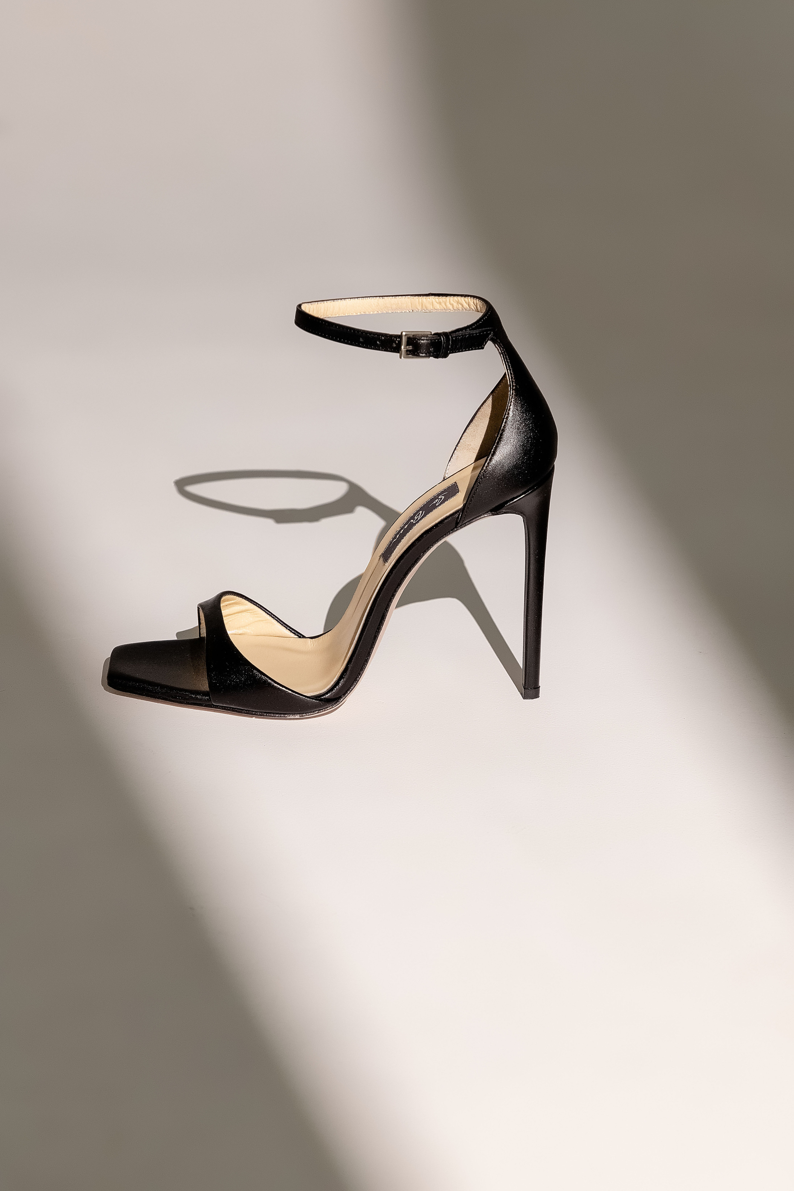 Фотосъёмка босоножек для бренда SoBreen. Коммерческий фотограф Андрей Тремасов