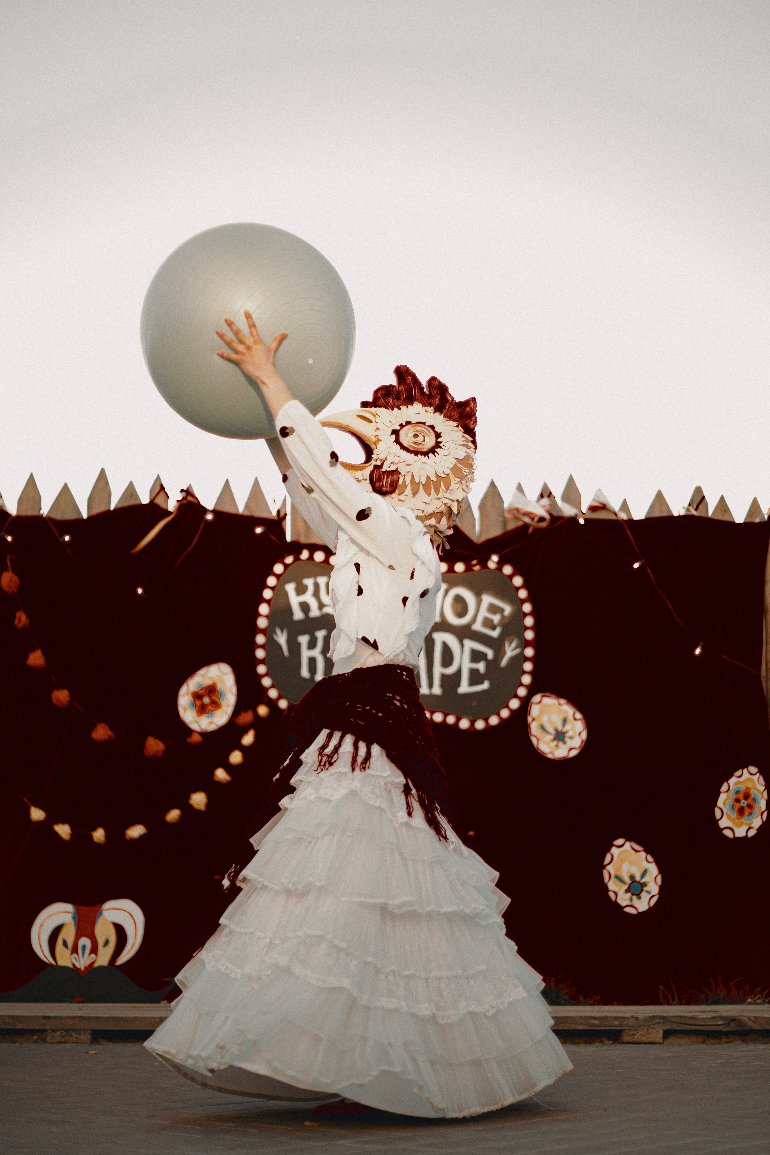 Спектакль «Куриное кабаре» от Свободного молодежного театра | Тобольск. Арт-фотограф Крис Л. в Тобольске: портрет, семейные, свадьбы