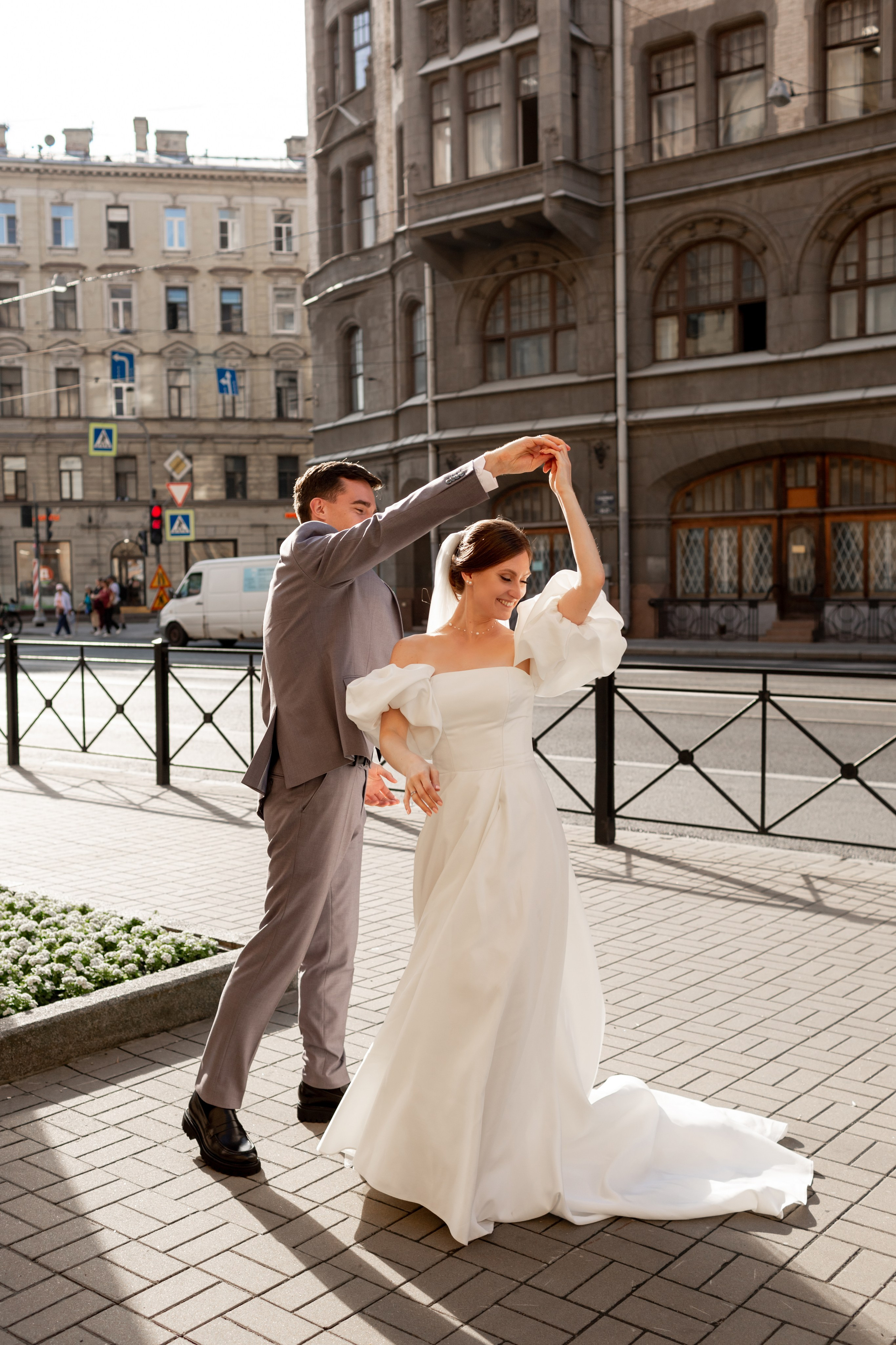 Свадебная фотопрогулка в Санкт-Петербурге. Свадебный фотограф Кирилл Белый
