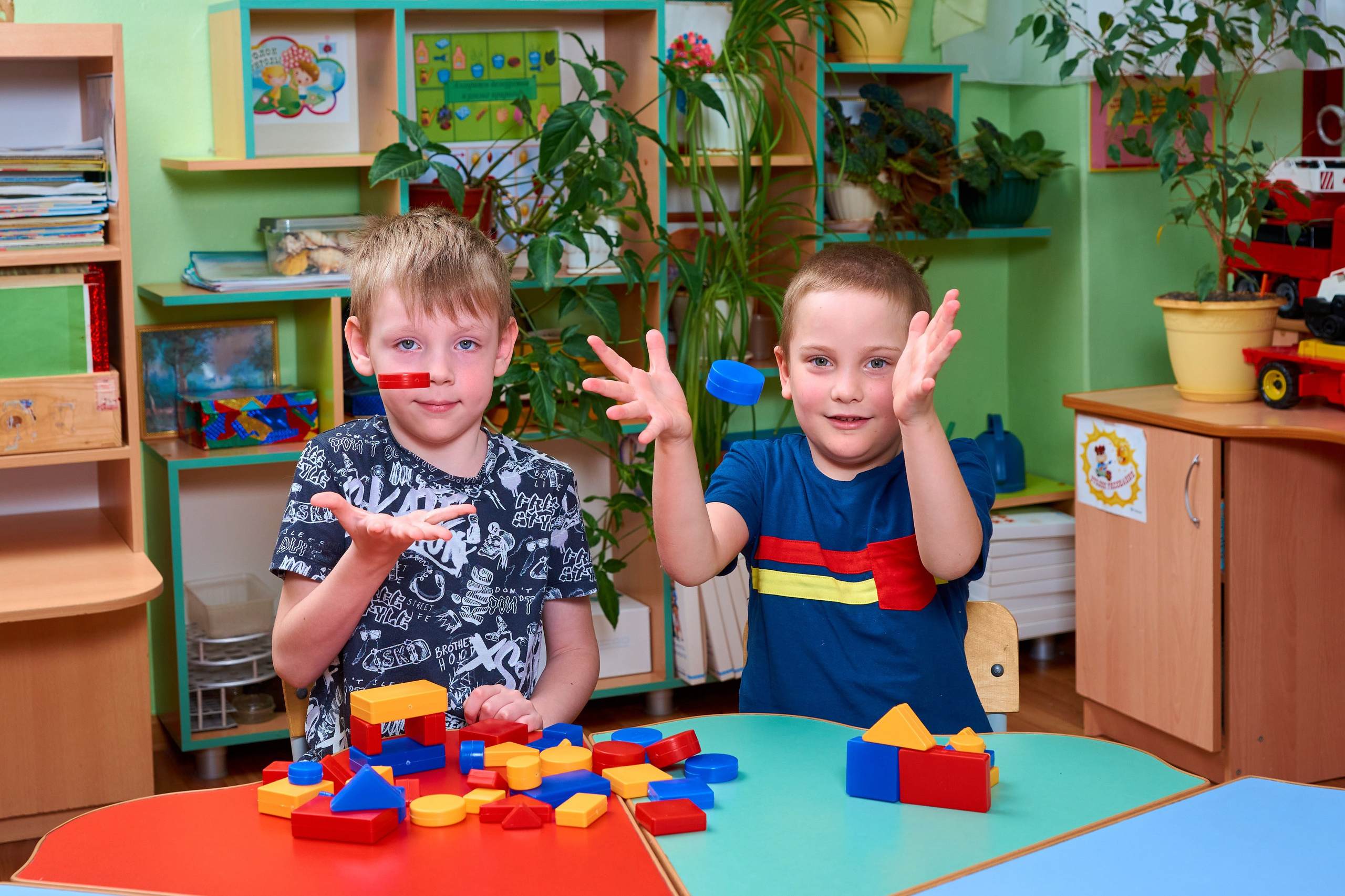 Игры и занятия в группе. Childrenfoto.ru