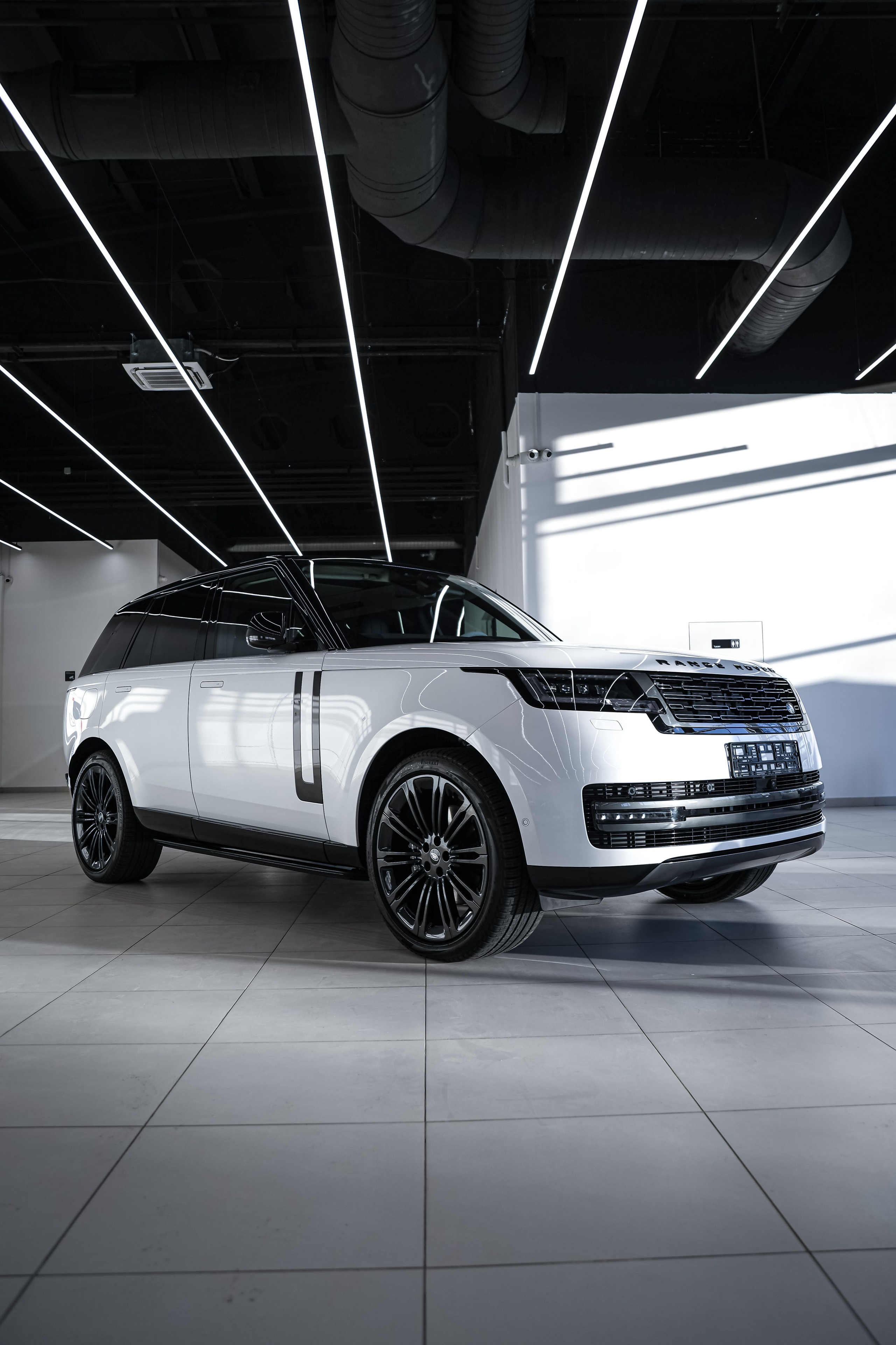 2024 Range Rover. Mixturecaptures