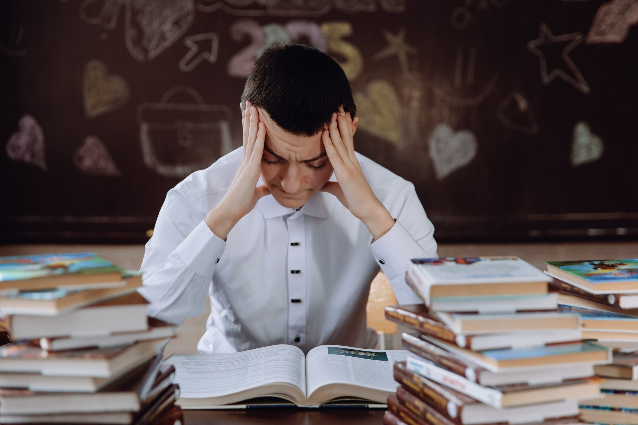 Школьные альбомы в Чернянке. Фотограф Максим Никонов