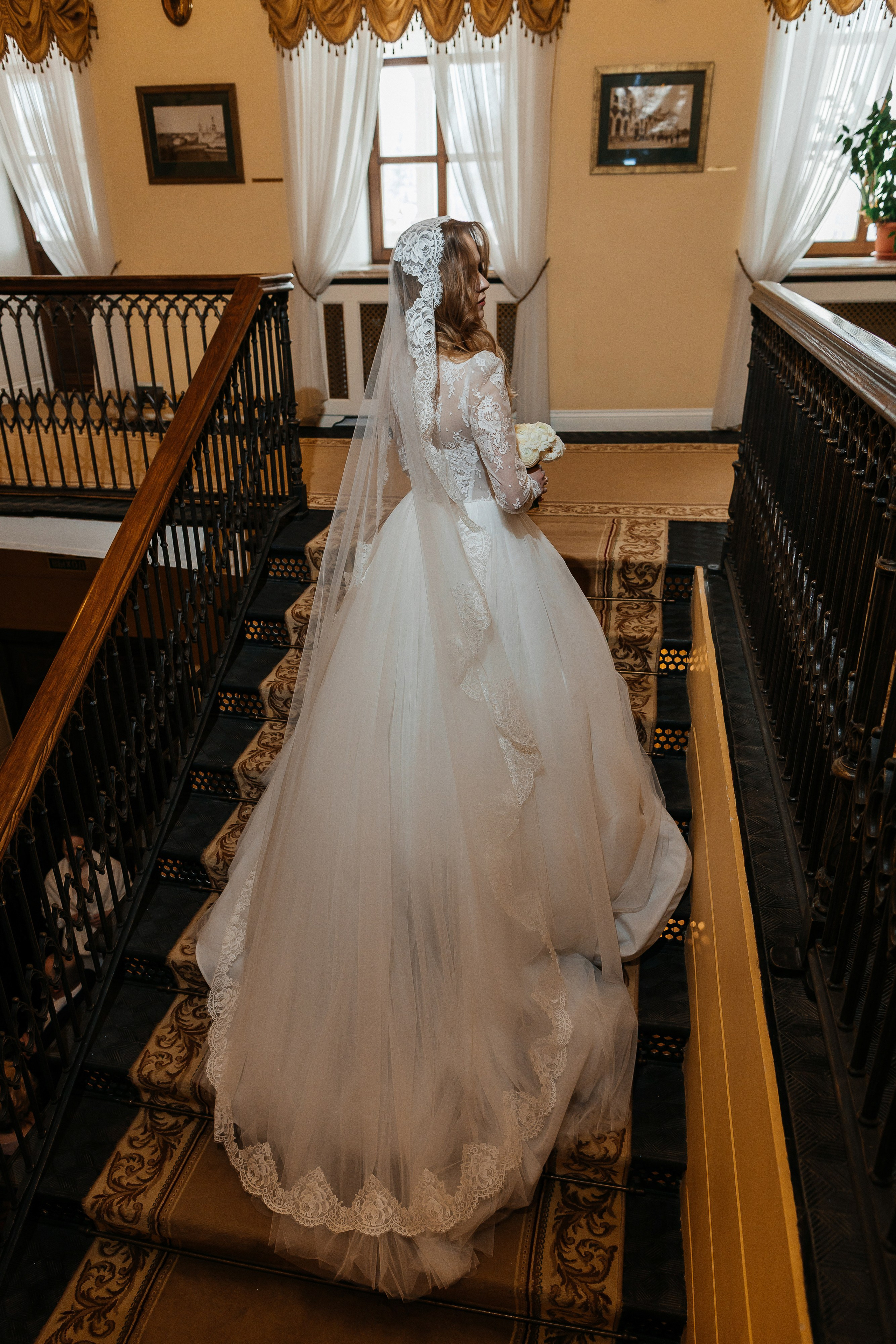 Роскошное утро пары в номере отеля. Олег Сверчков | Свадебный фотограф Вологда