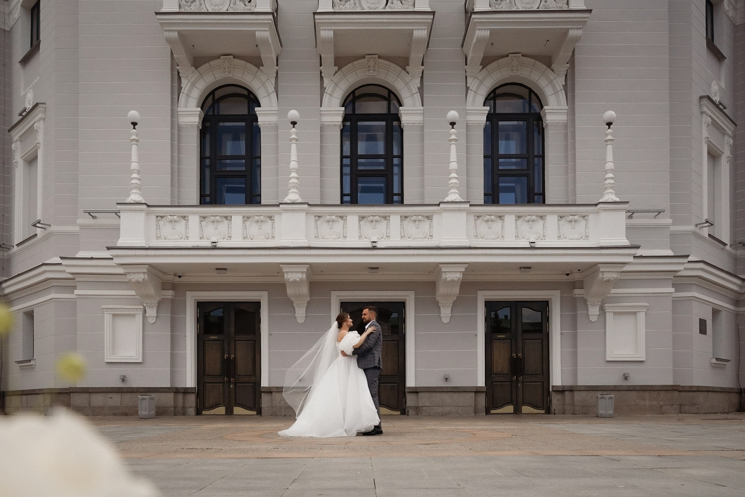 Свадебная фотосессия у оперного театра Екатеринбург
