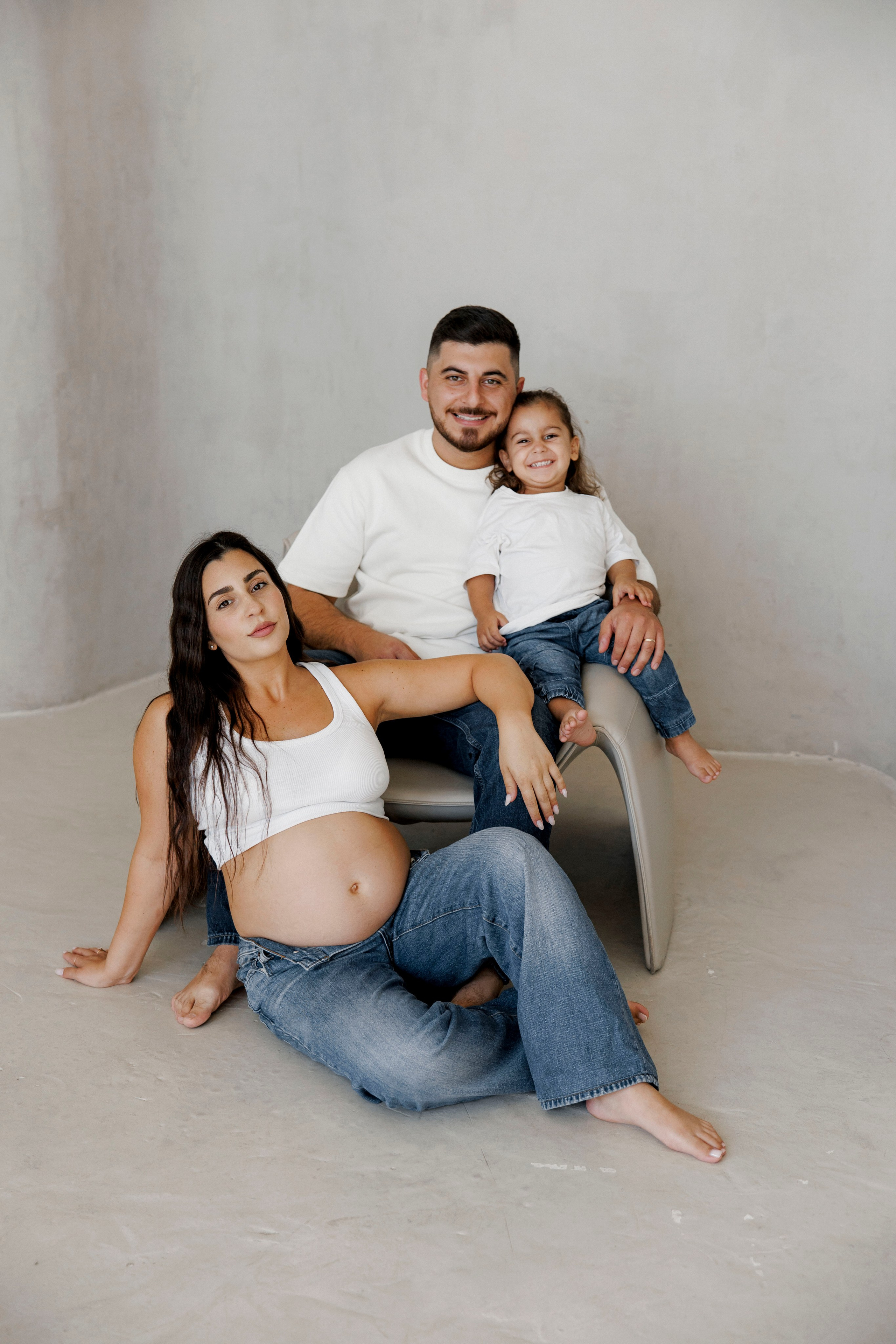 Pregnancy photoshoot inside the Grey Studio. Главная