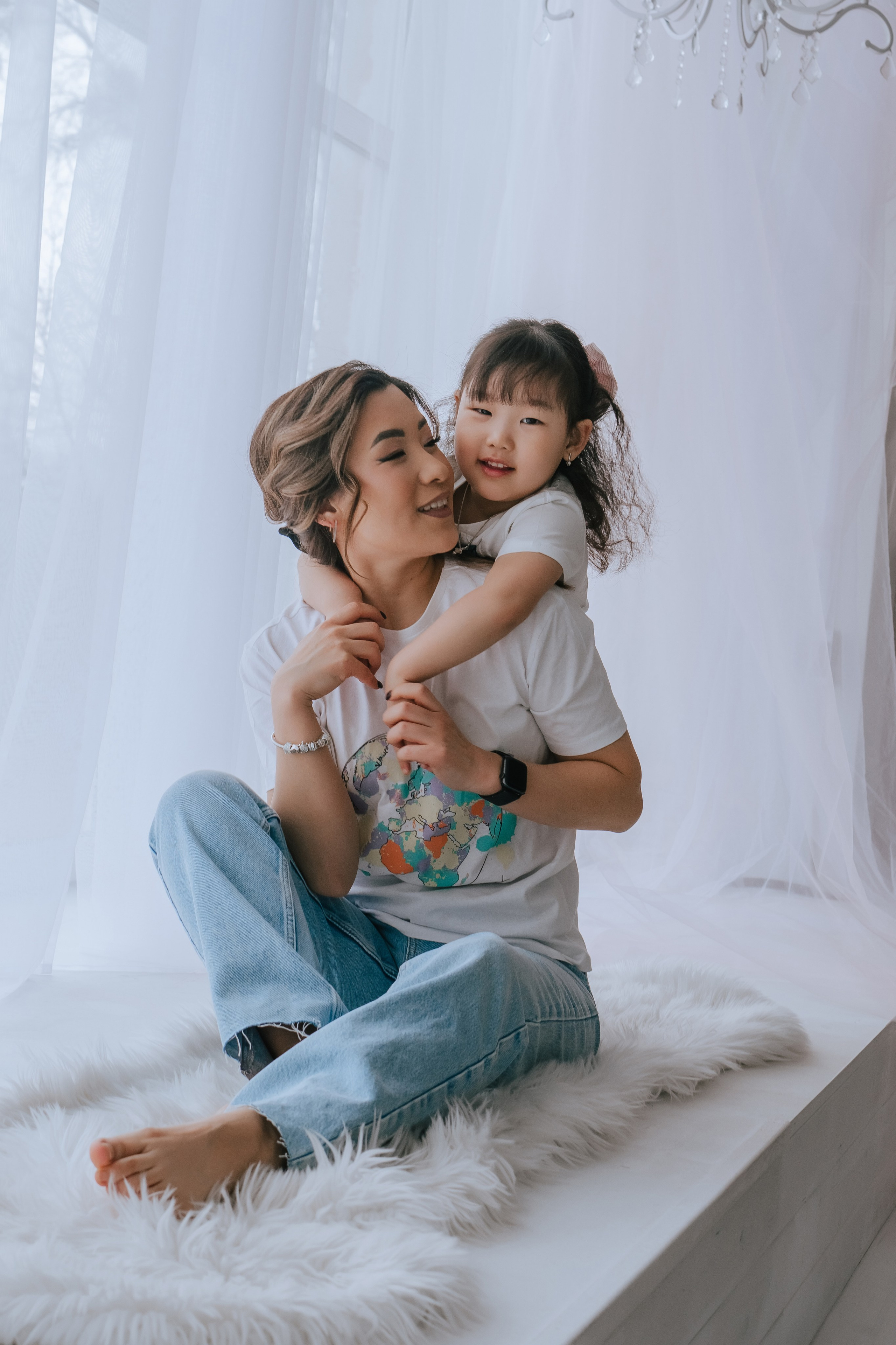 Ира и Аня. Фотограф Ярмишко Дарья. Выпускные фотокниги