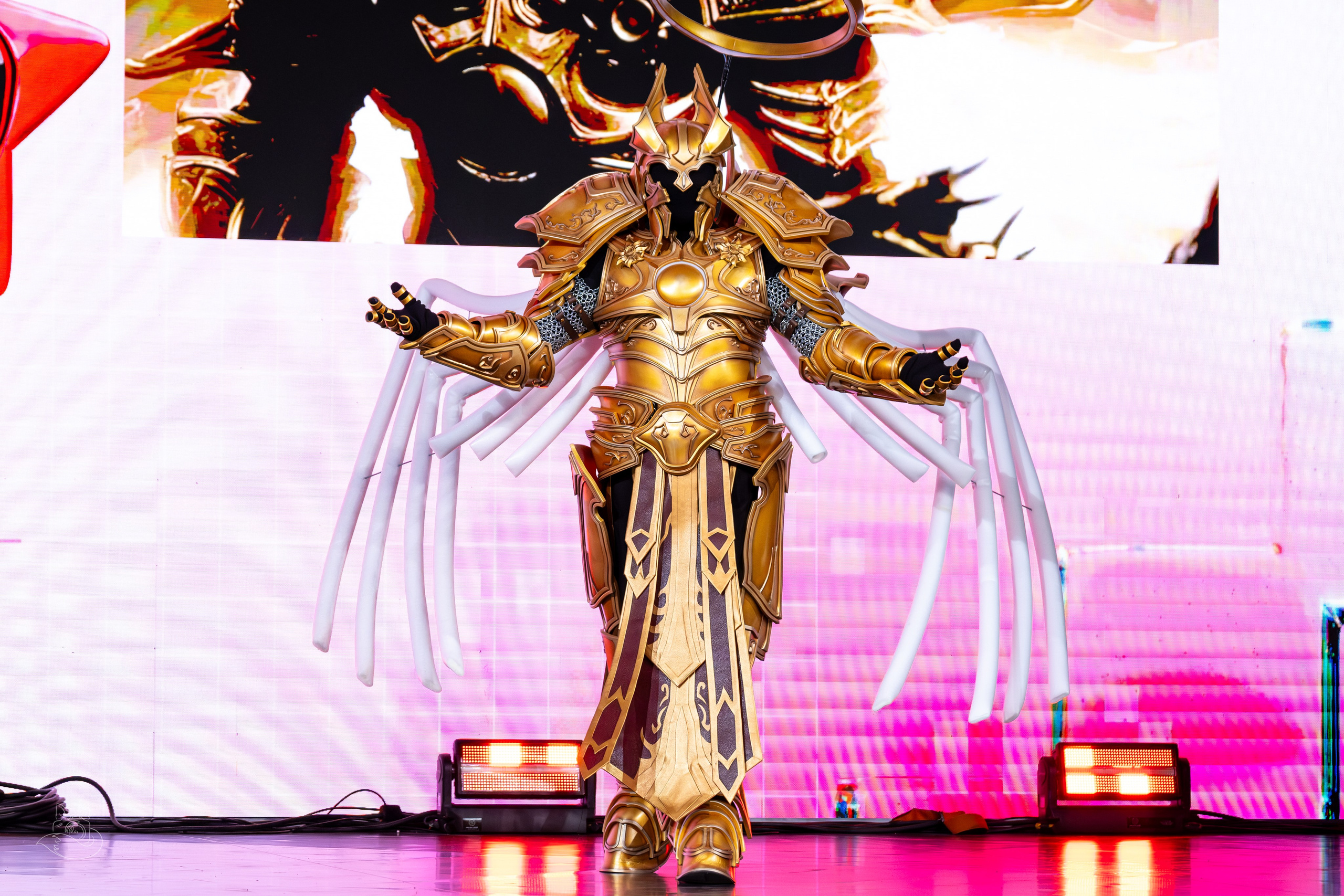 Сцена РЭД ЭКСПО 2024. Косплей фотограф